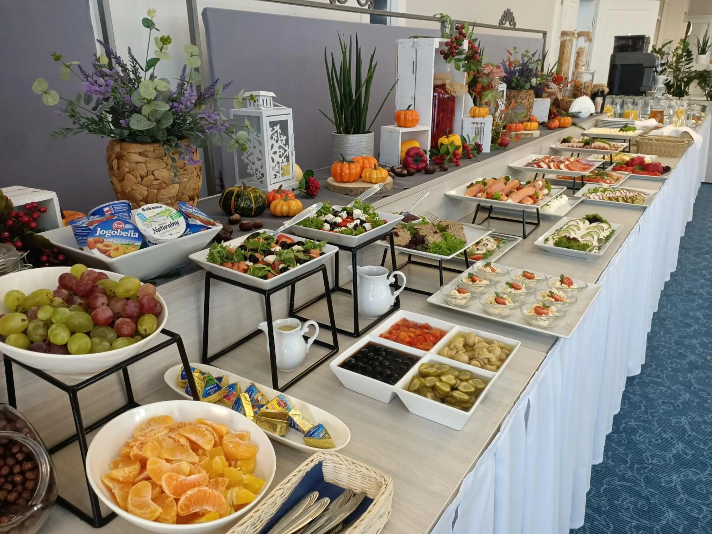 Buffet breakfast in Alabaster Rezydencja