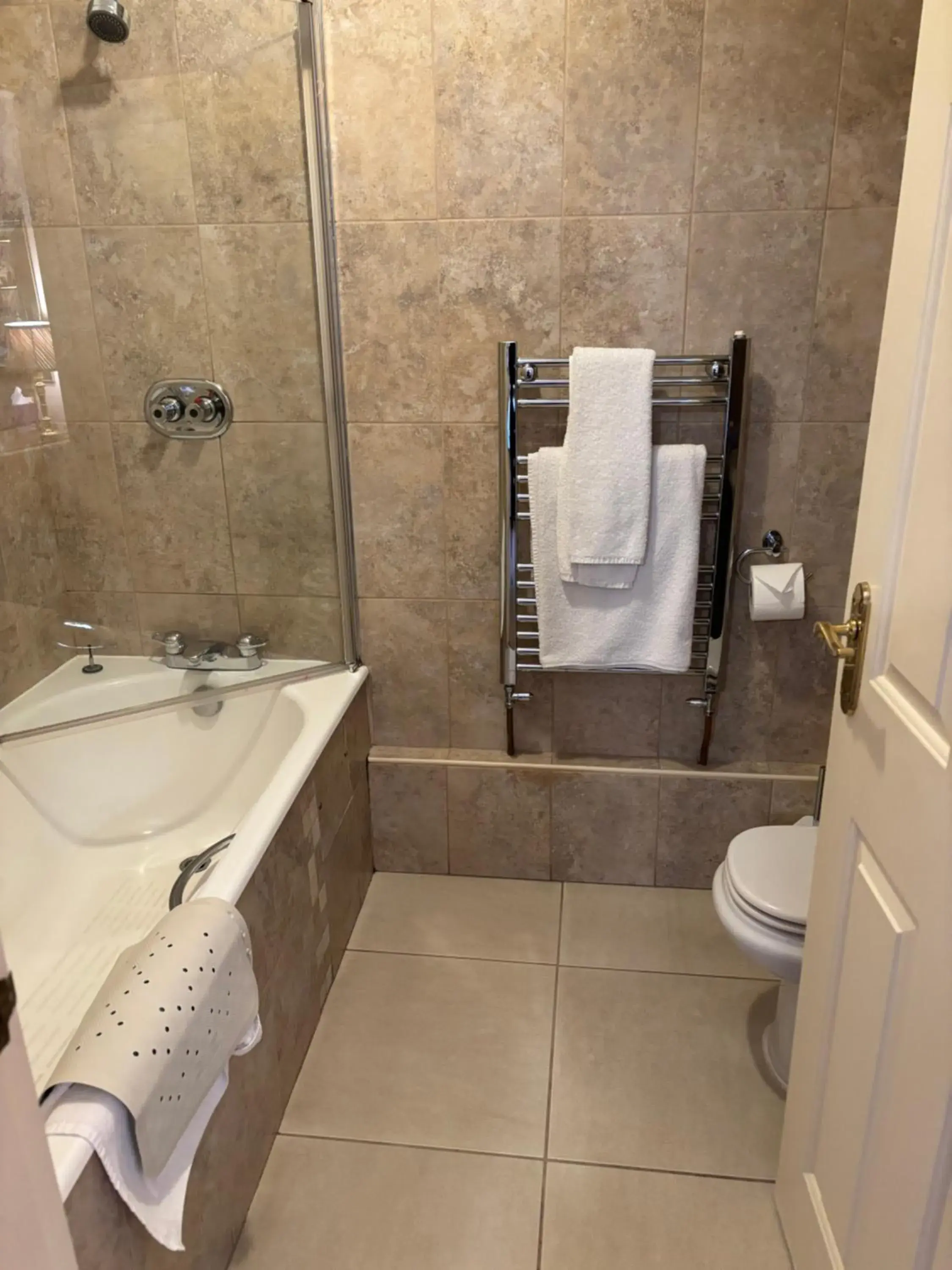 Business Twin Room in Albright Hussey Manor Business Twin Room in Albright Hussey Manor