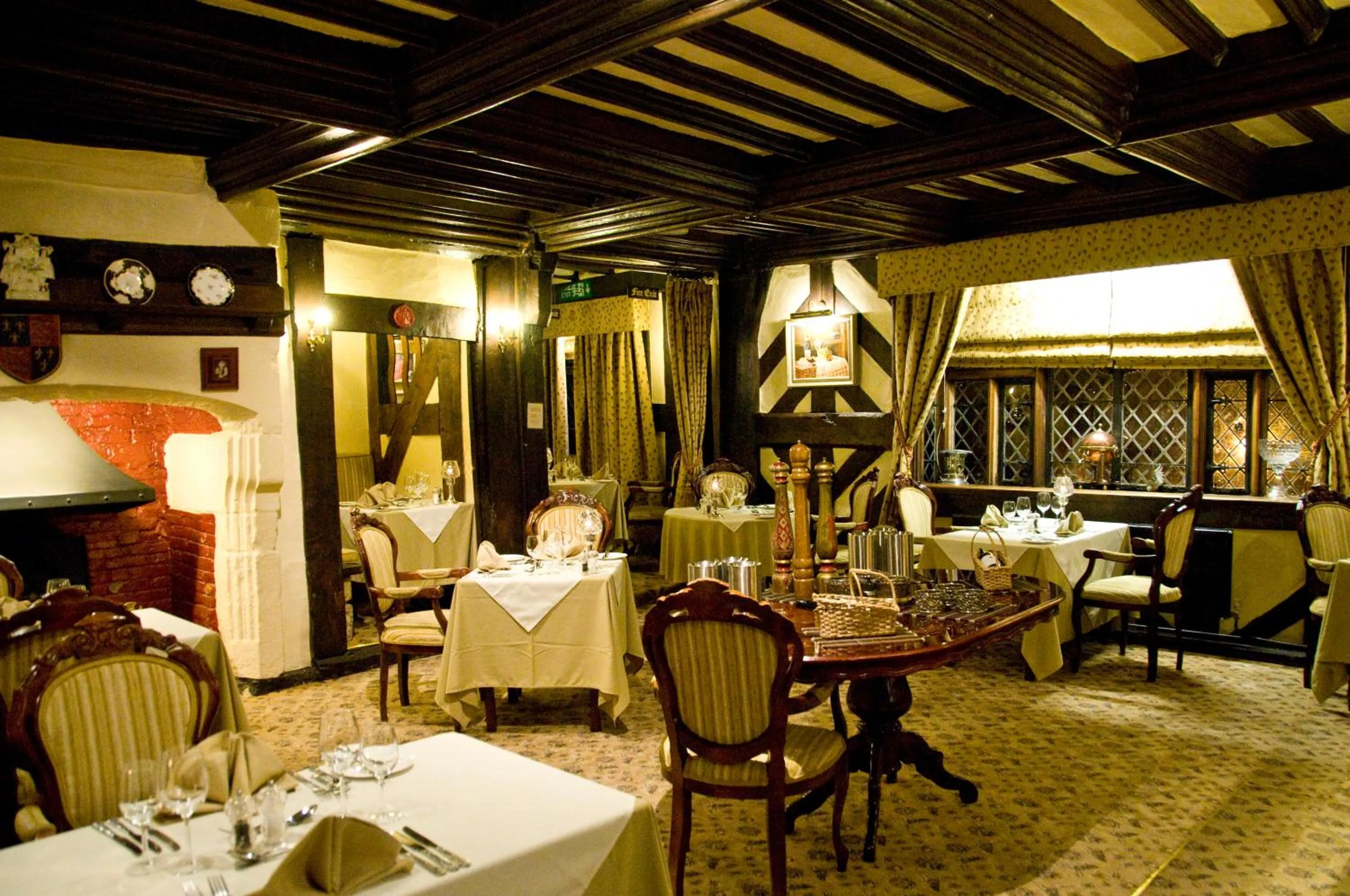 Restaurant/places to eat in Albright Hussey Manor