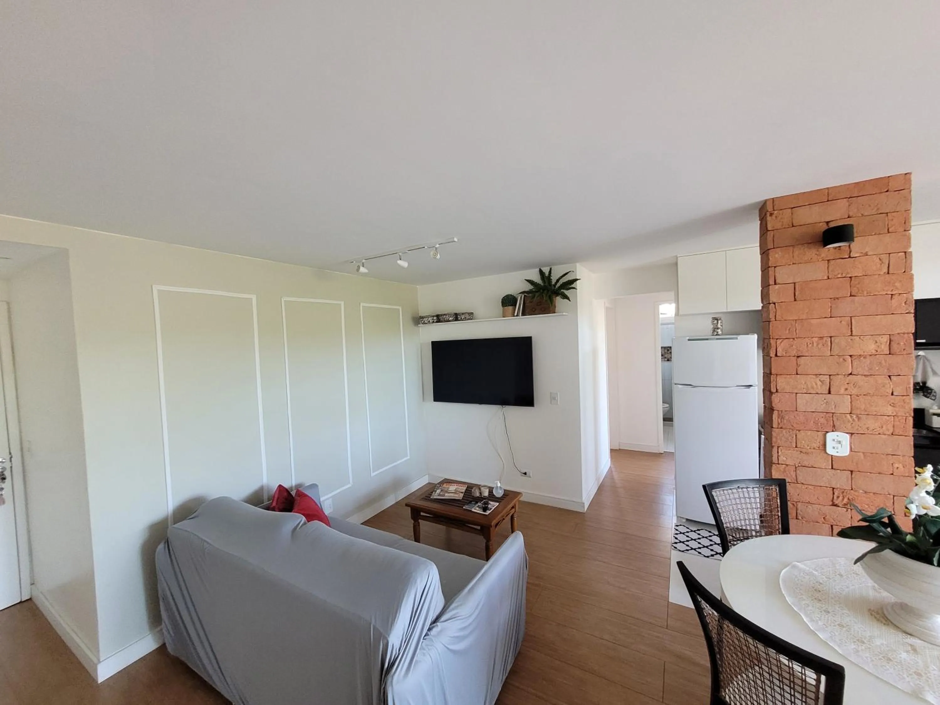 Communal lounge/ TV room in Centro de Búzios 2 quartos