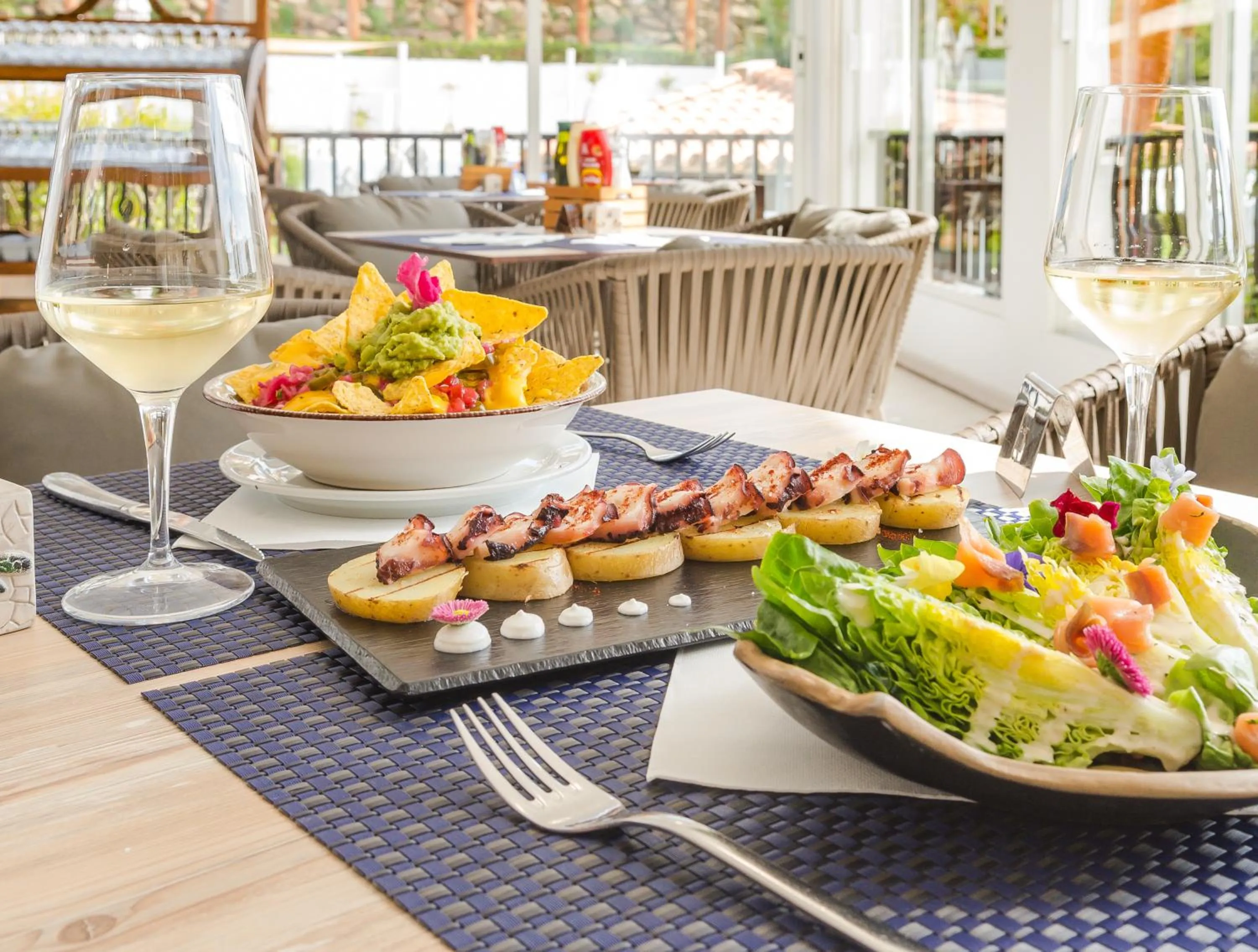 Food and drinks in FERGUS Club Carema Splash