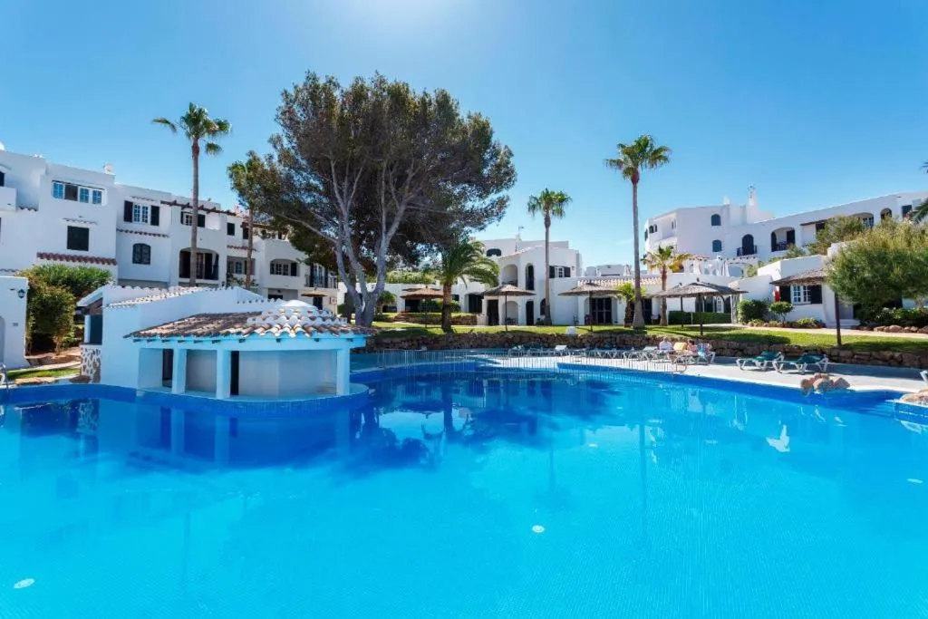 Swimming pool in FERGUS Club Carema Splash