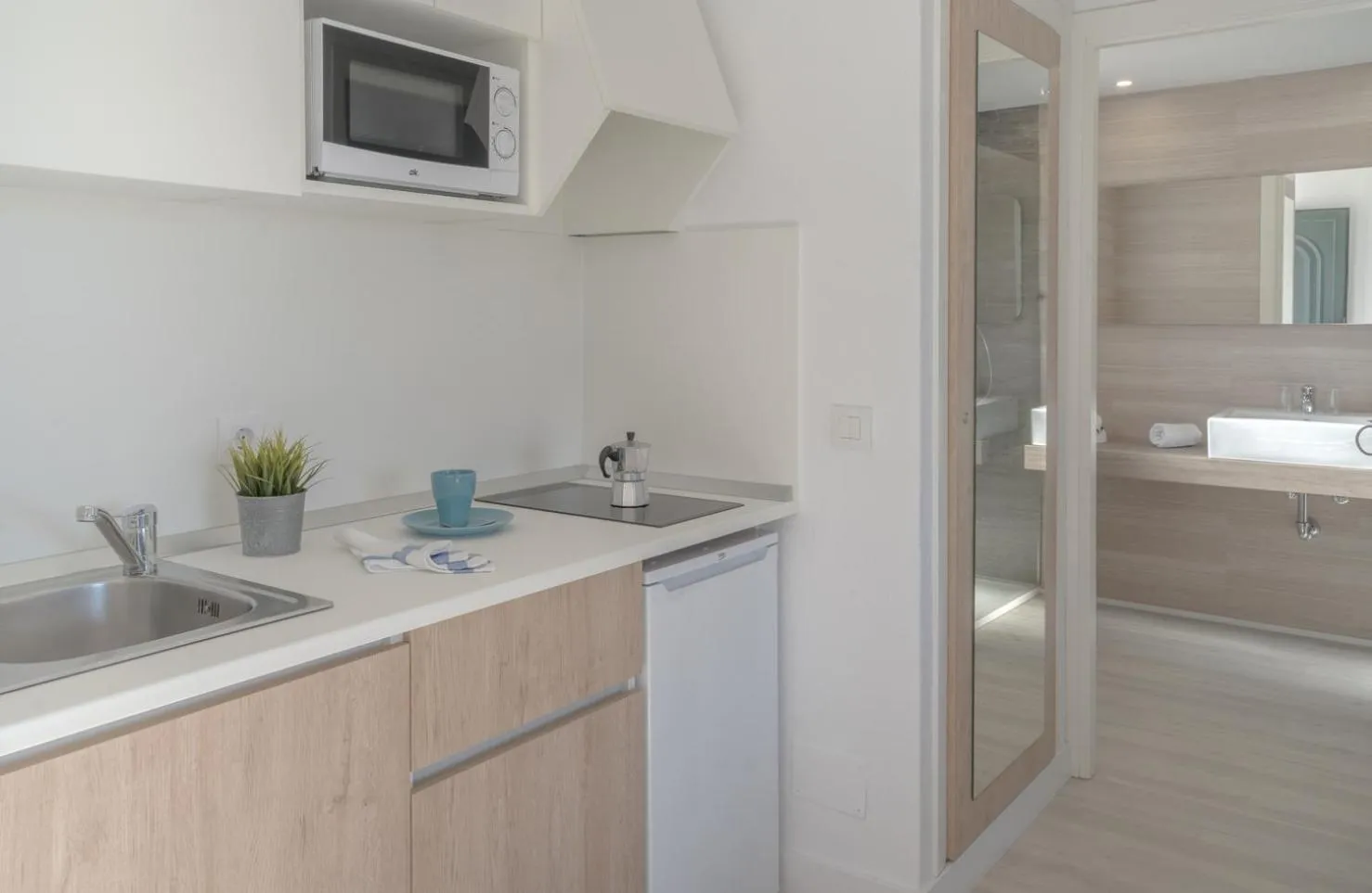 kitchen in FERGUS Club Carema Splash