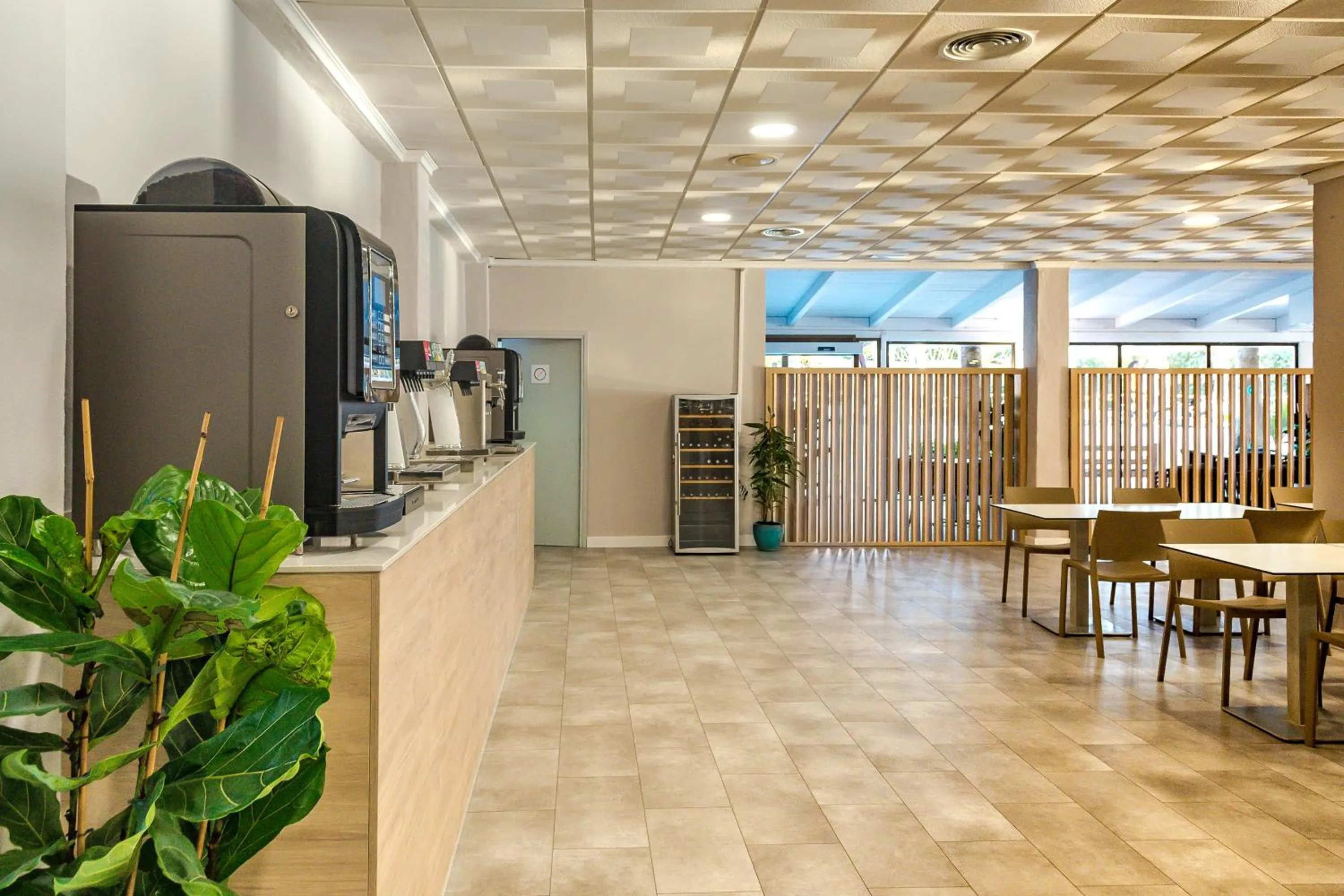 Dining area in FERGUS Club Carema Splash