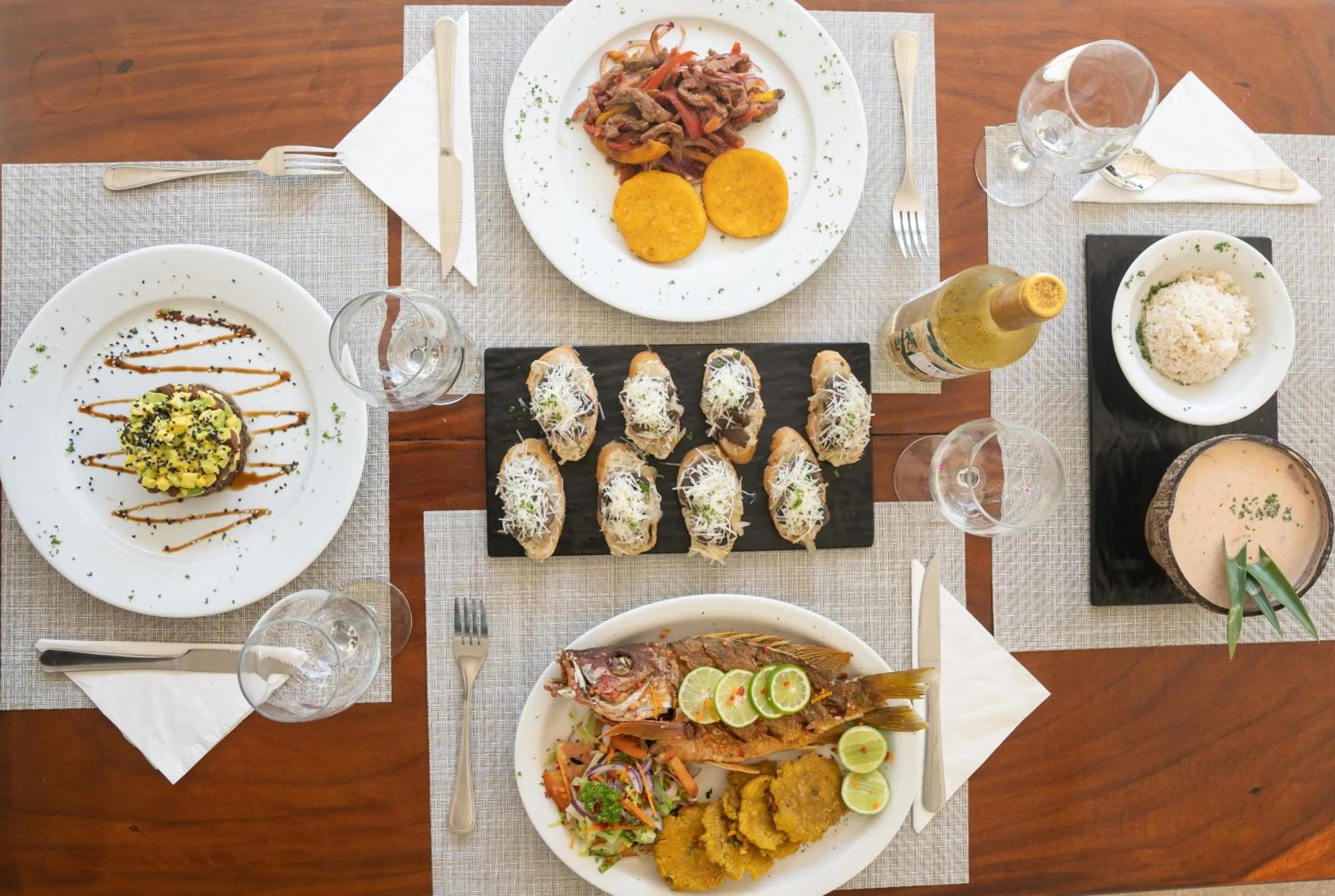 Restaurant/places to eat in Villa Marina Lodge & Condos