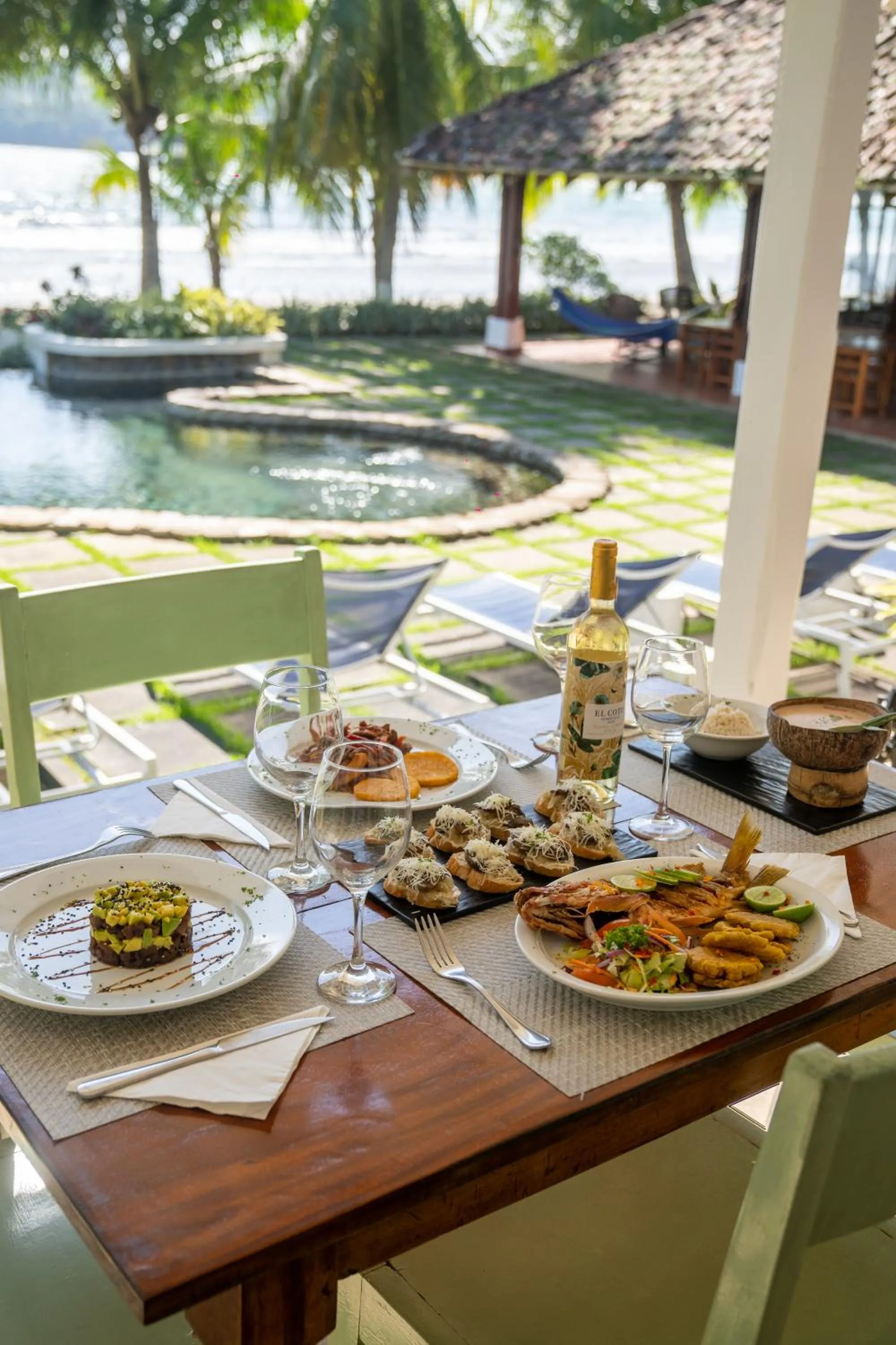 Restaurant/places to eat in Villa Marina Lodge & Condos