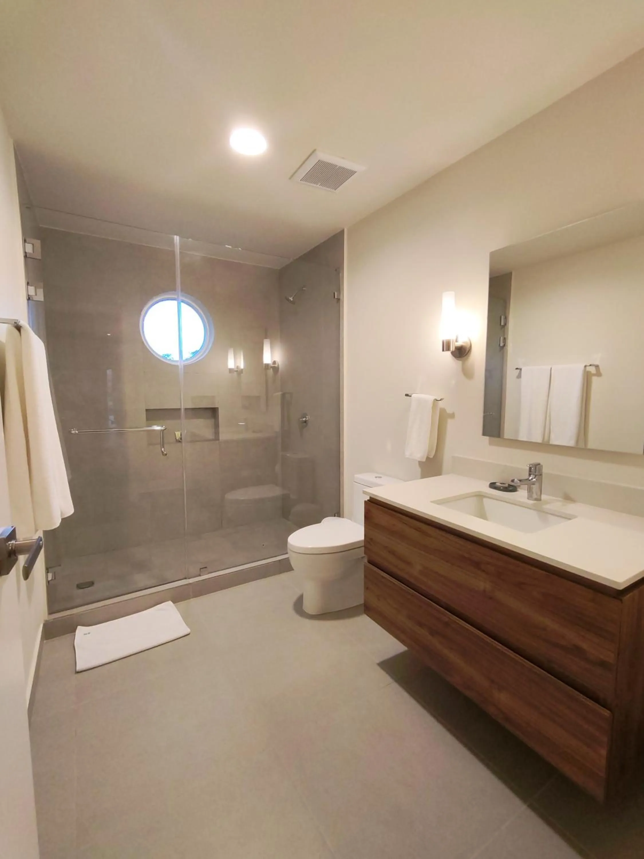 Shower in Villa Marina Lodge & Condos