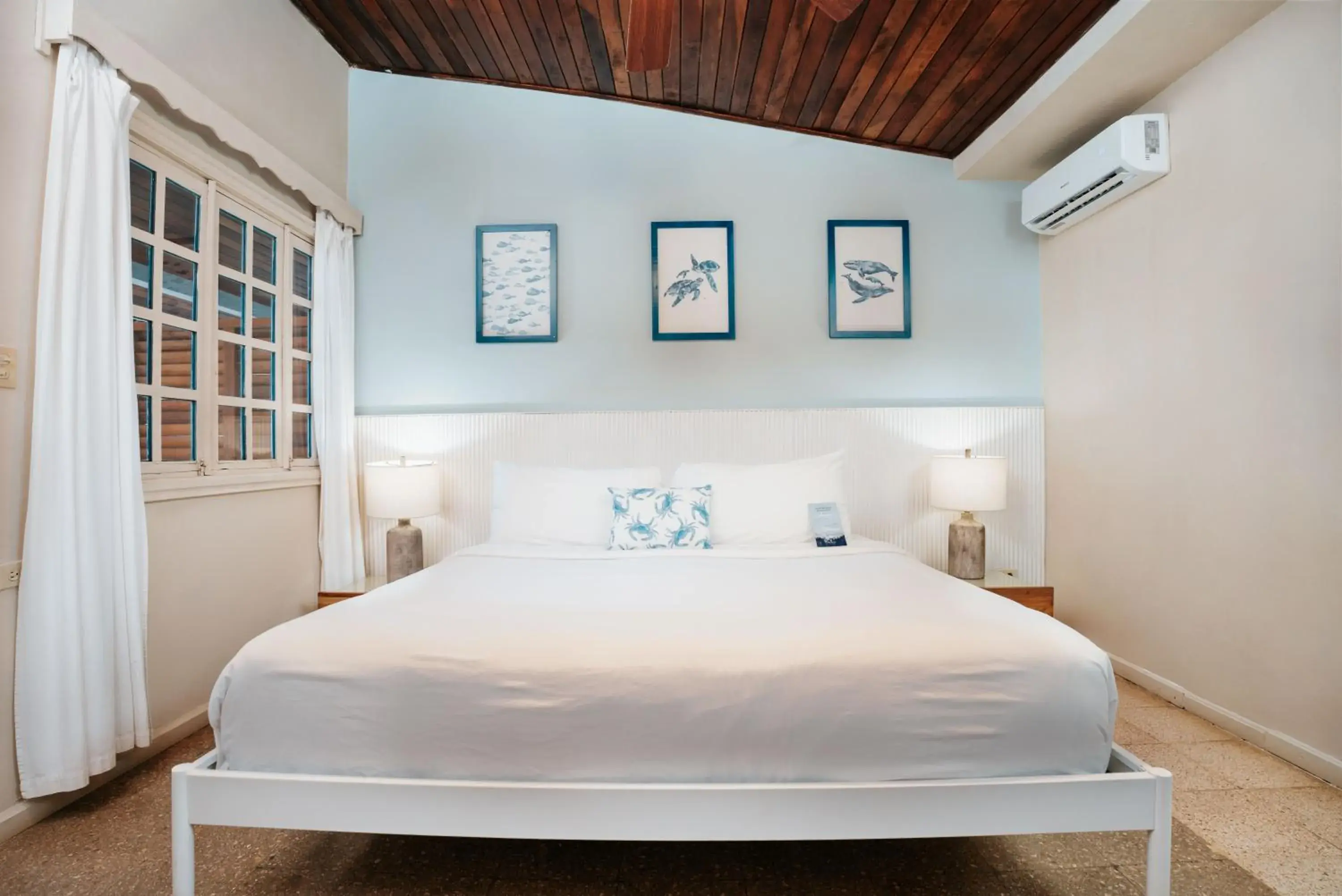 Standard King Room in Villa Marina Lodge & Condos Standard King Room in Villa Marina Lodge & Condos