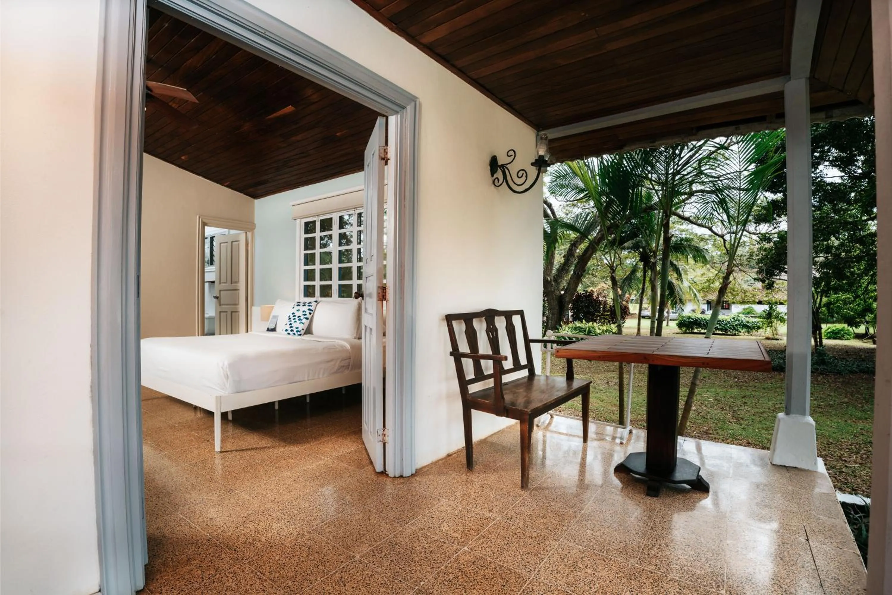 Balcony/Terrace, Bed in Villa Marina Lodge & Condos