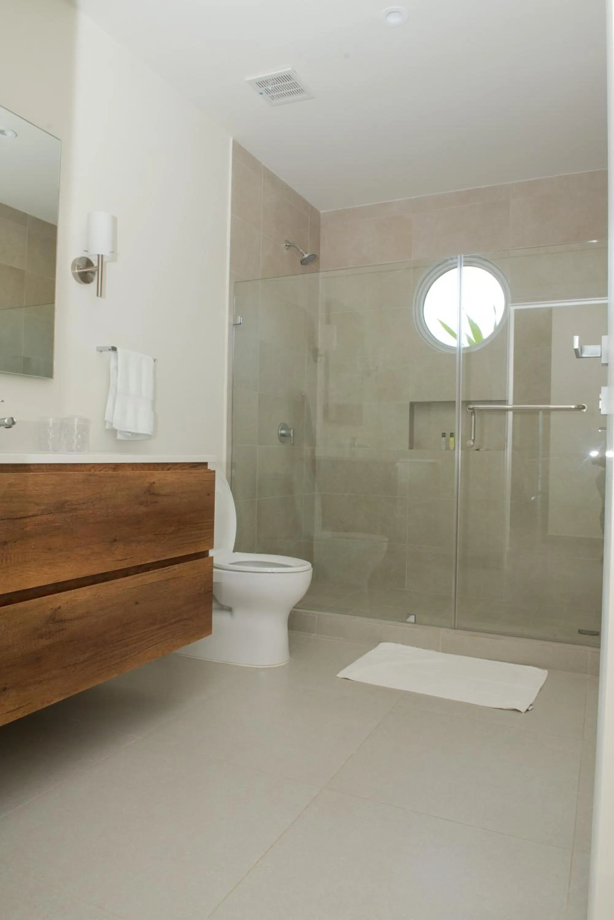 Shower in Villa Marina Lodge & Condos