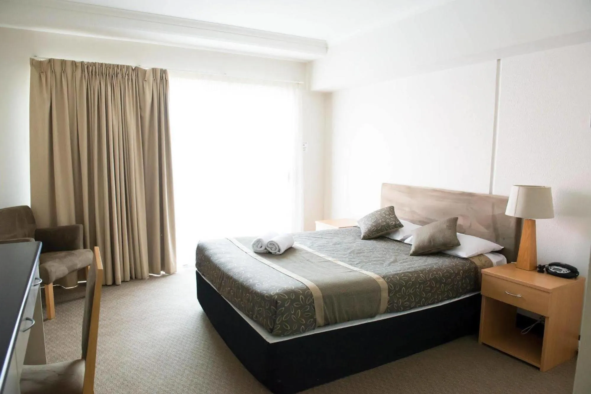 Bed in Capella Coach Inn