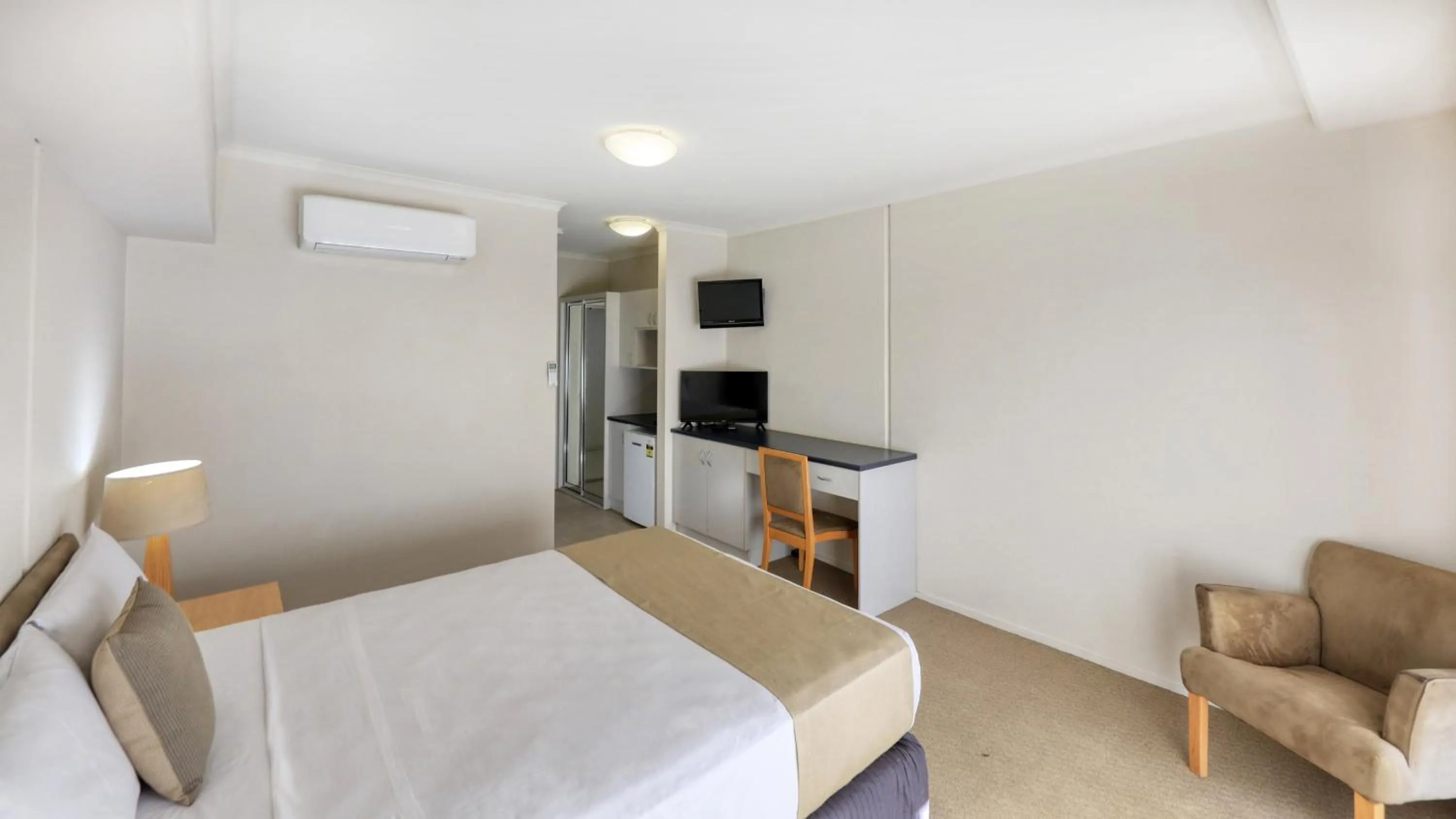 Bed in Capella Coach Inn