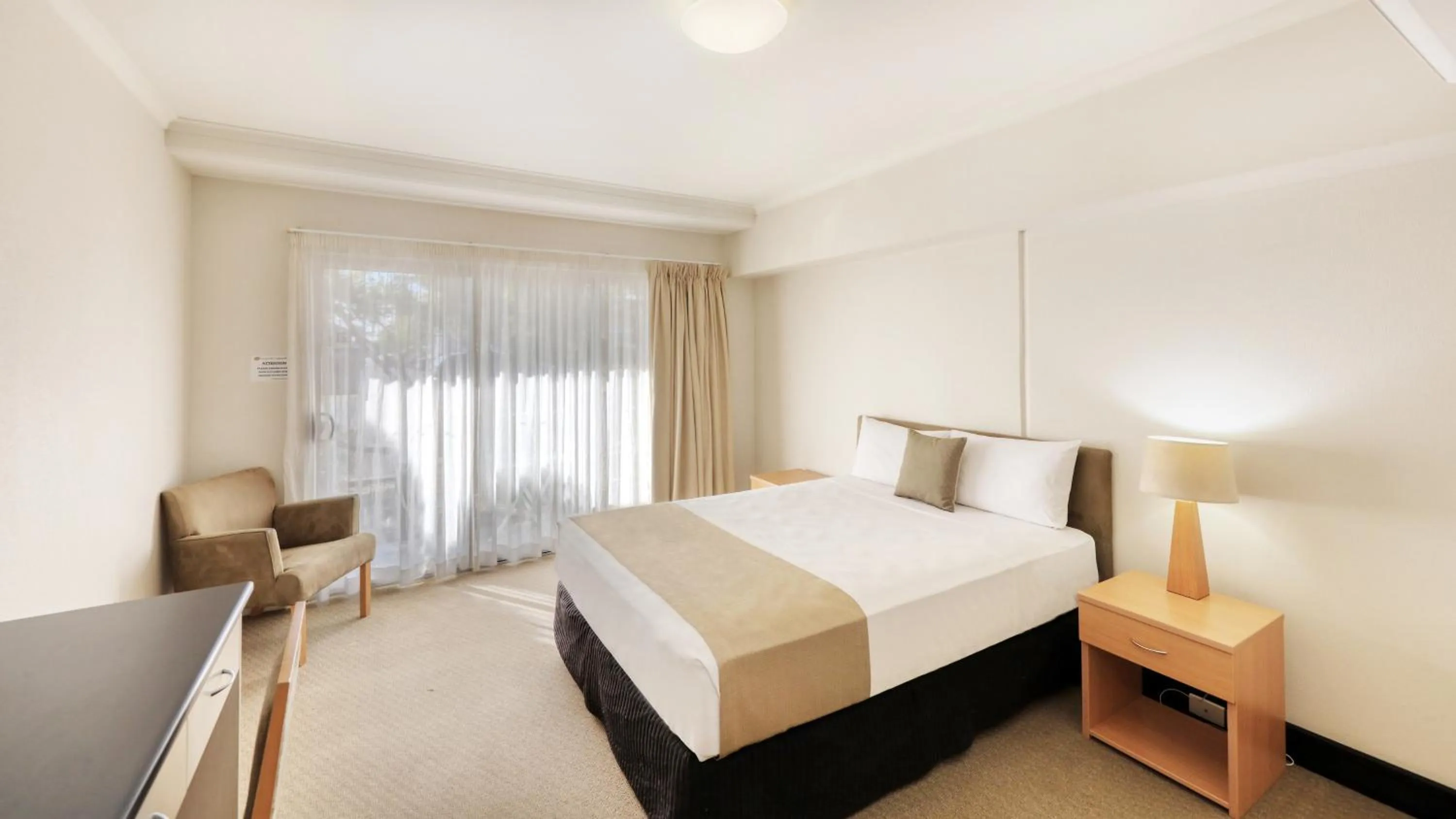 Bedroom, Bed in Capella Coach Inn