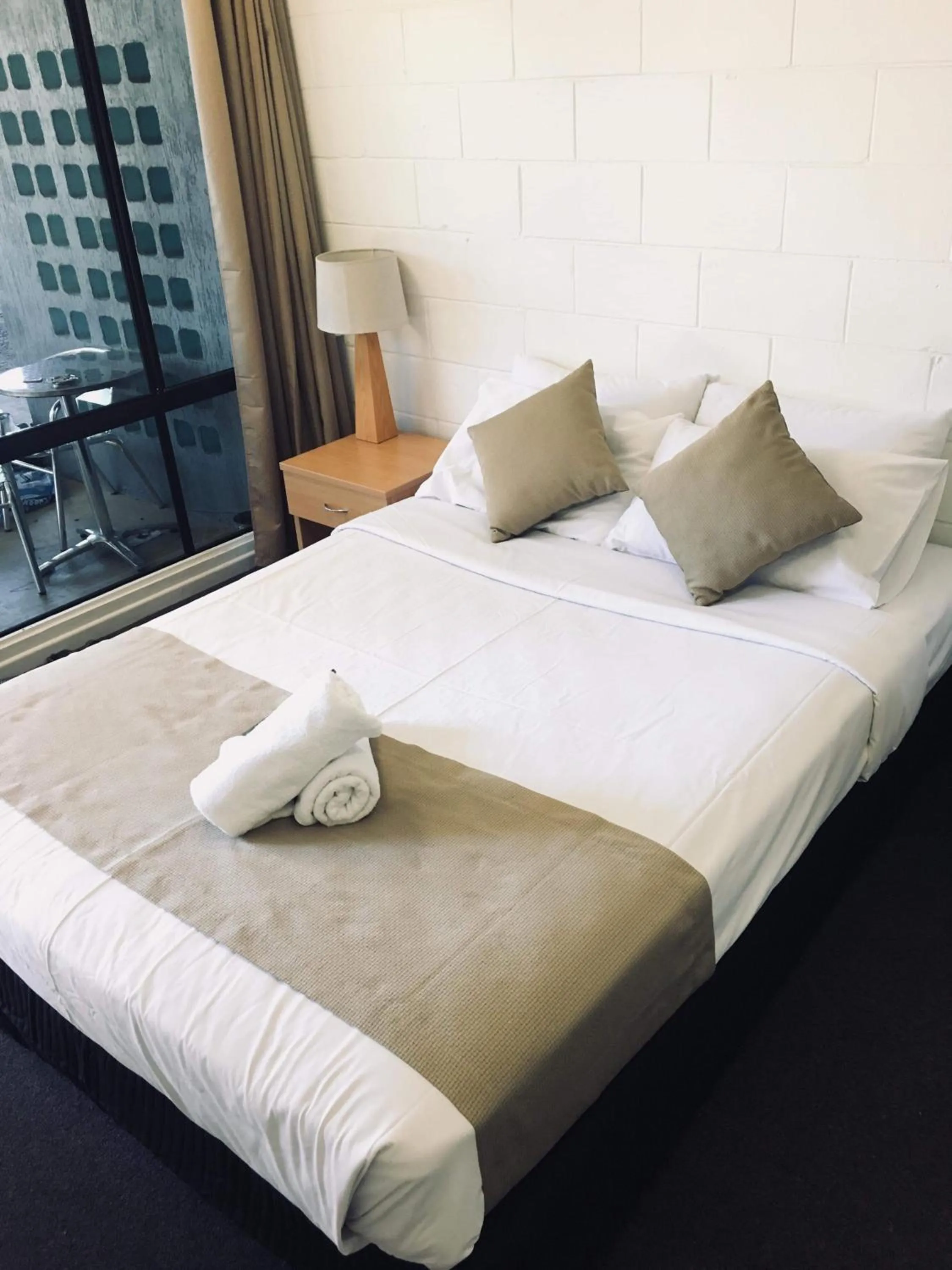 Bed in Capella Coach Inn