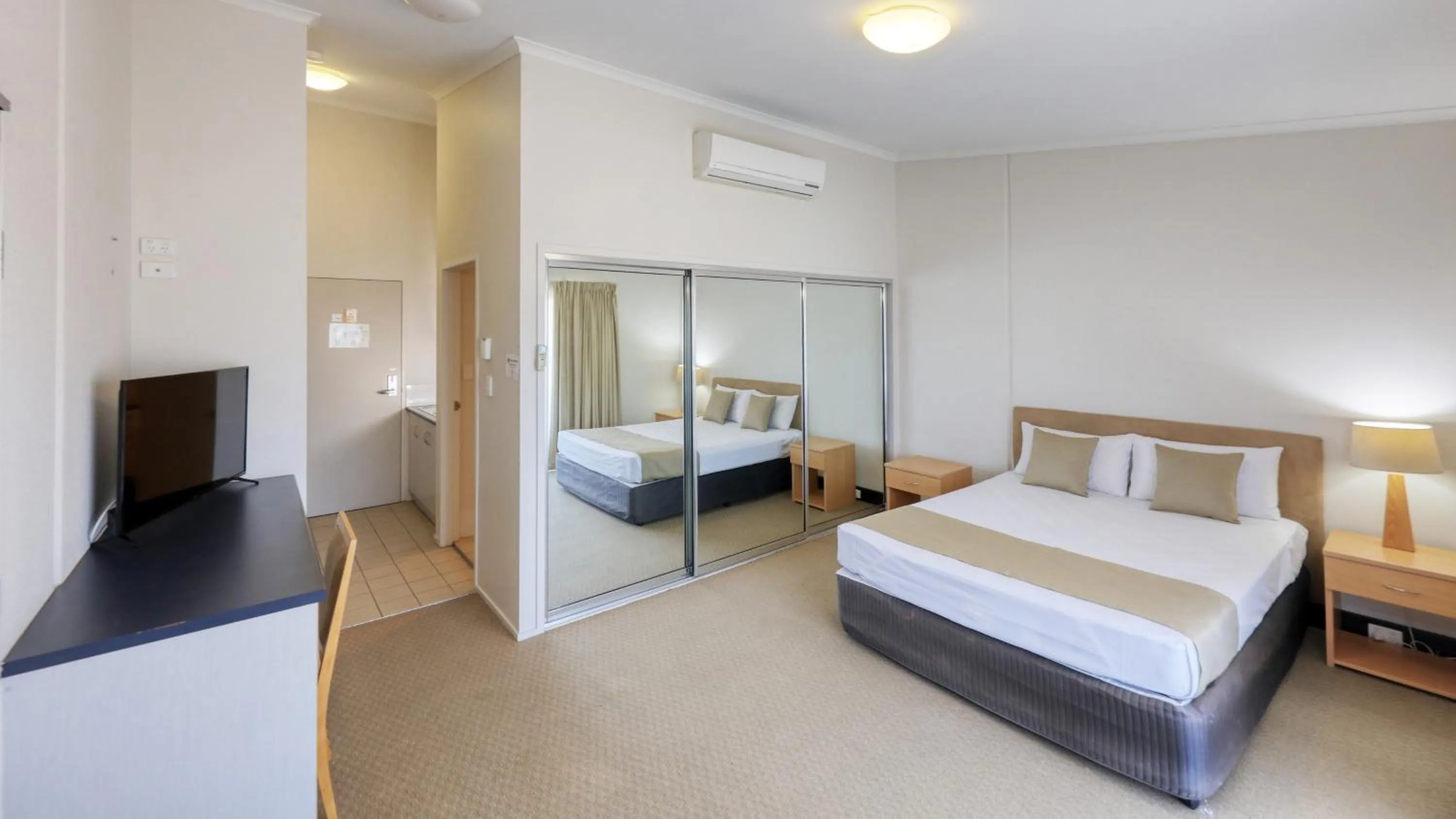 Bed in Capella Coach Inn