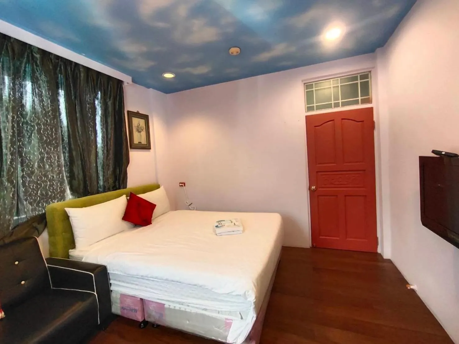 Photo of the whole room, Bed in 藍天白雲民宿Lantian Baiyun - 證號 112 -English welcome