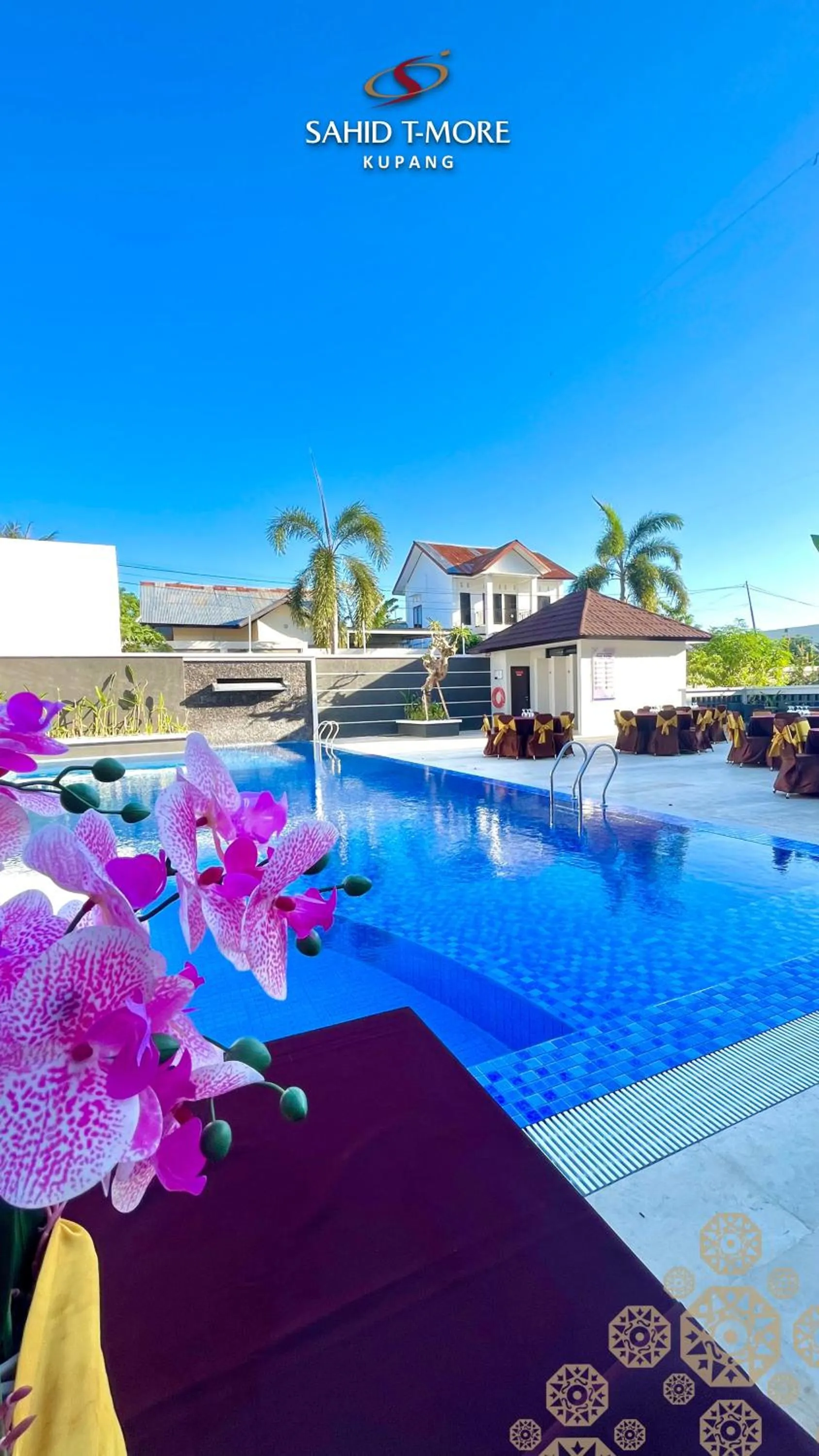 Swimming pool in Sahid T-More Hotel