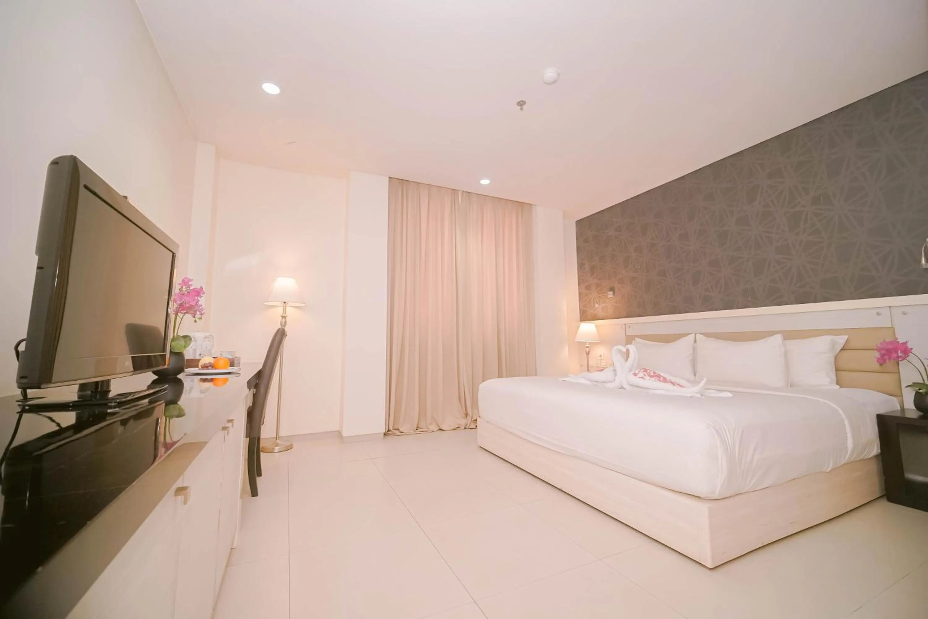 Bed in Sahid T-More Hotel