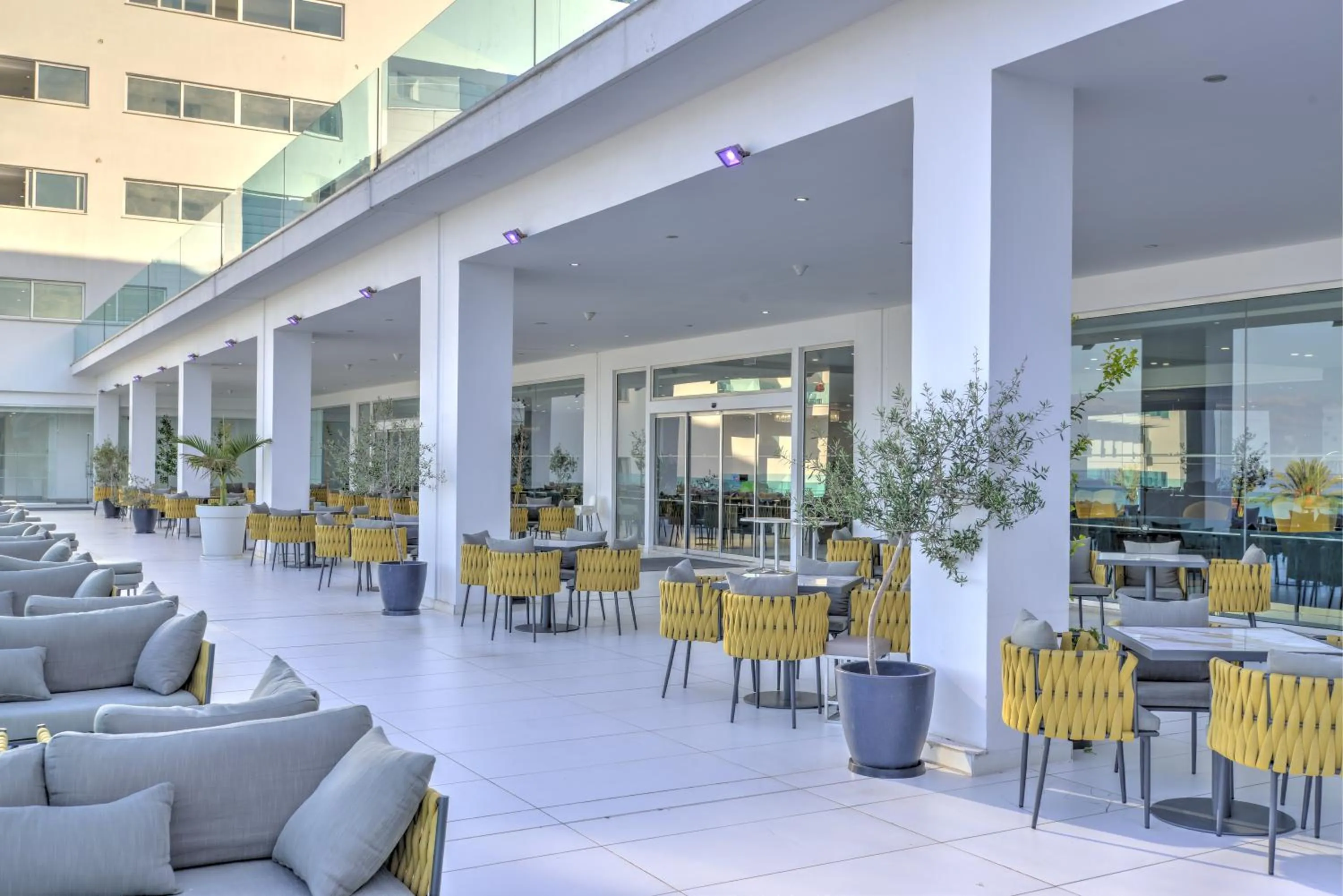 Restaurant/places to eat in King Evelthon Beach Hotel & Resort