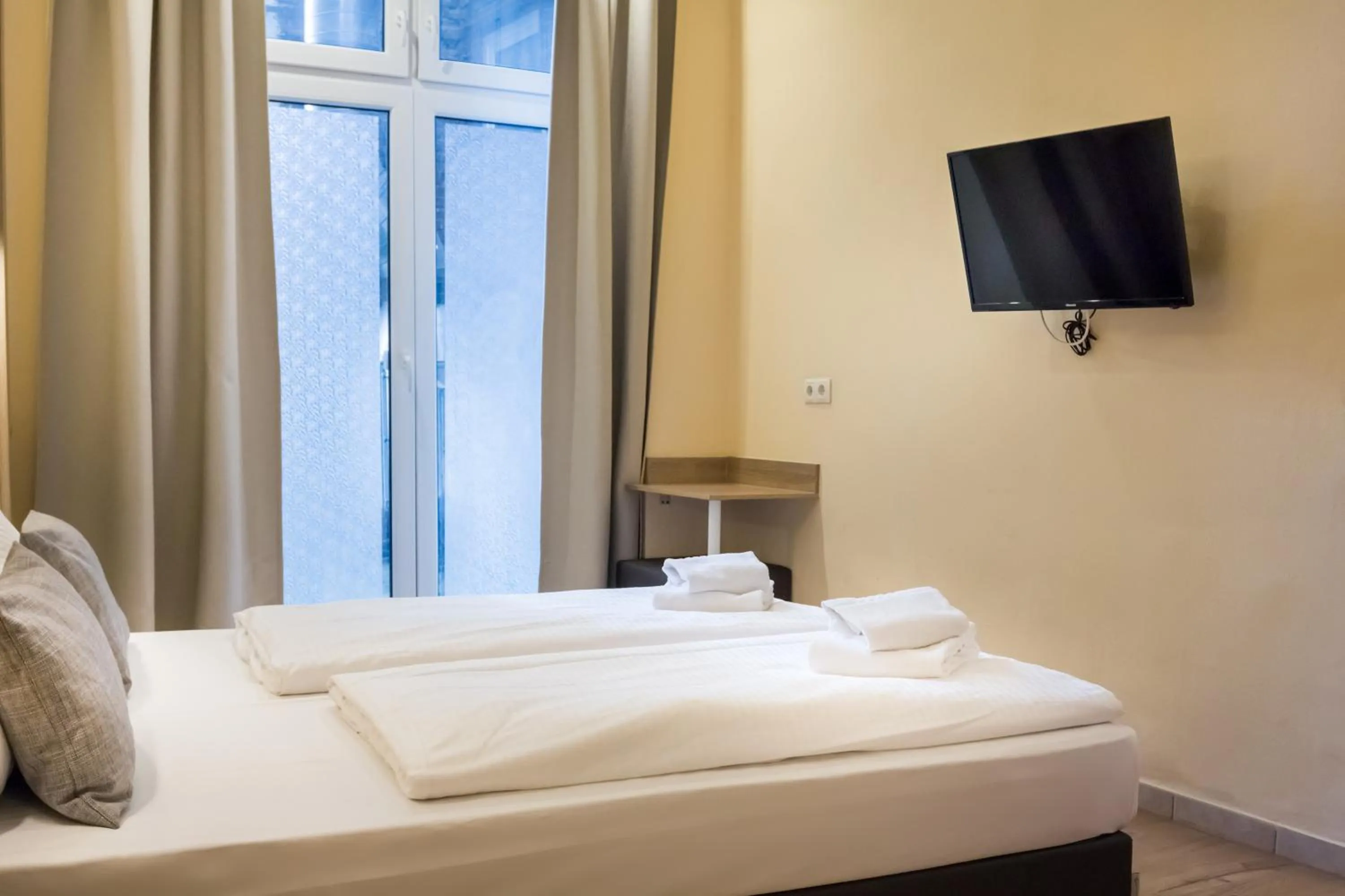 TV and multimedia, Bed in dingdong koblenz - city apartments