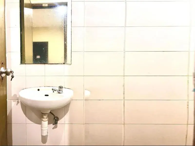 Double Room with Private Bathroom in Guest House Permata Tawakal Double Room with Private Bathroom in Guest House Permata Tawakal