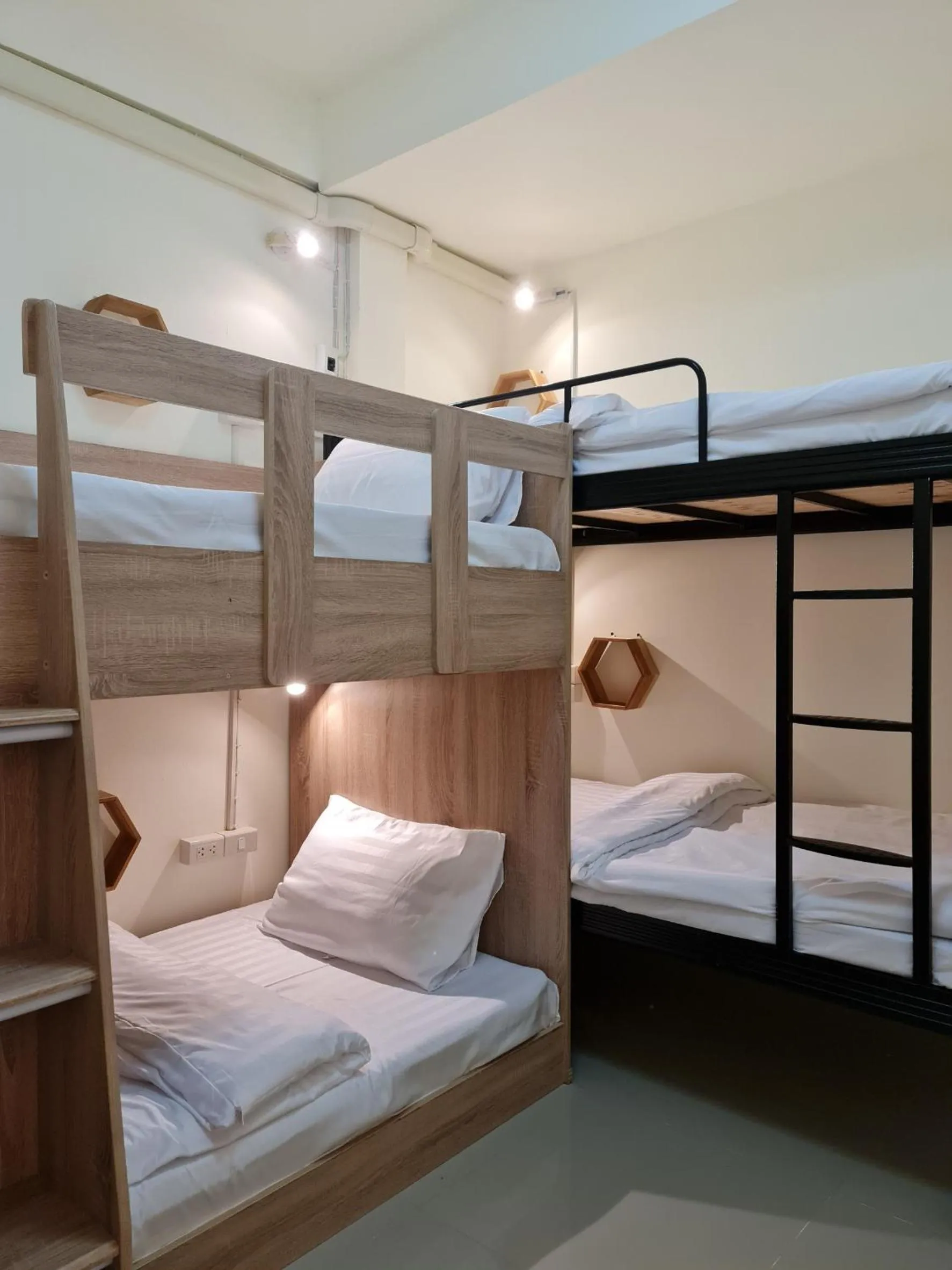 bunk bed, Bed in De Chalet