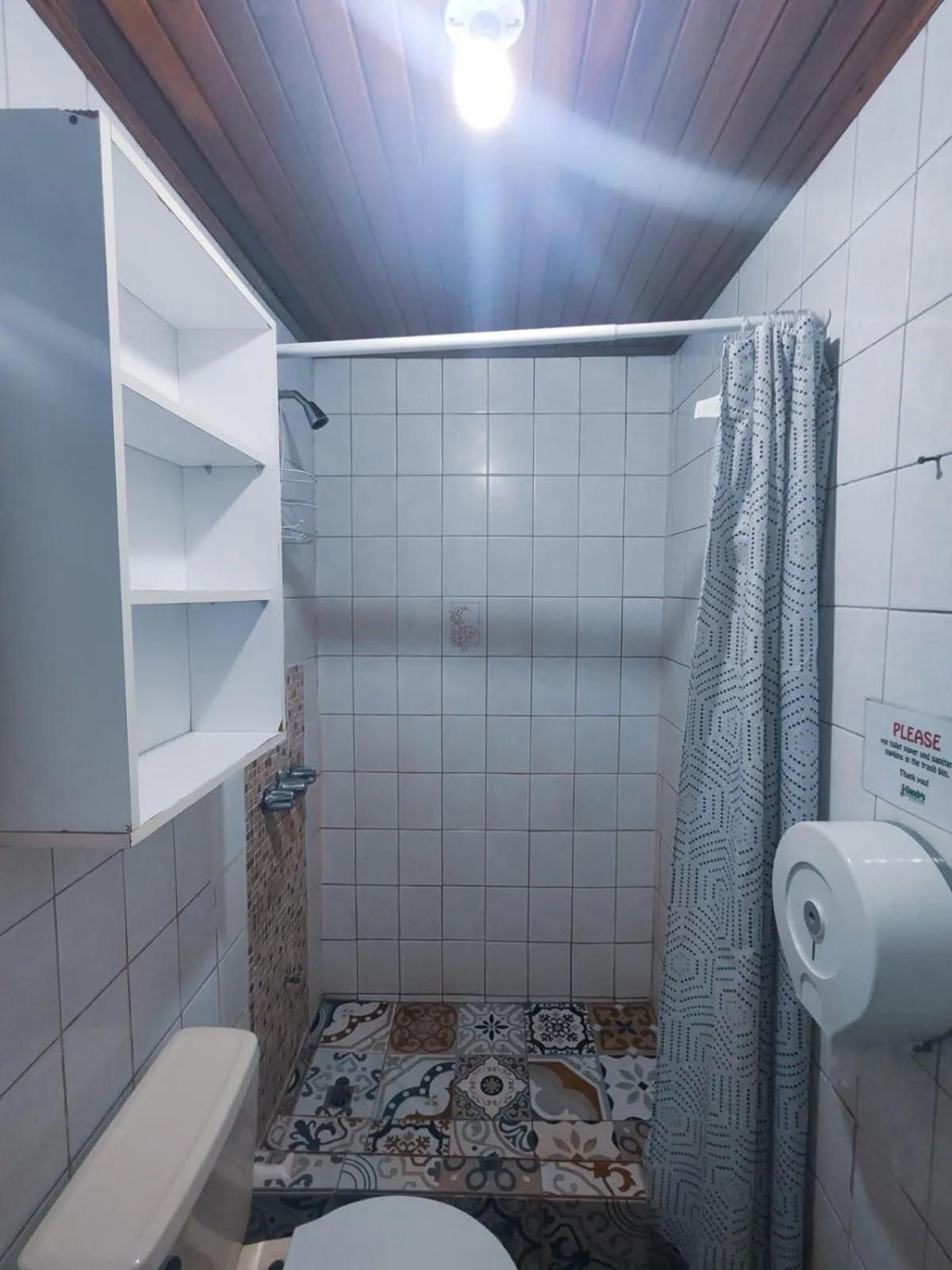 Toilet in Gaudy's Hotel