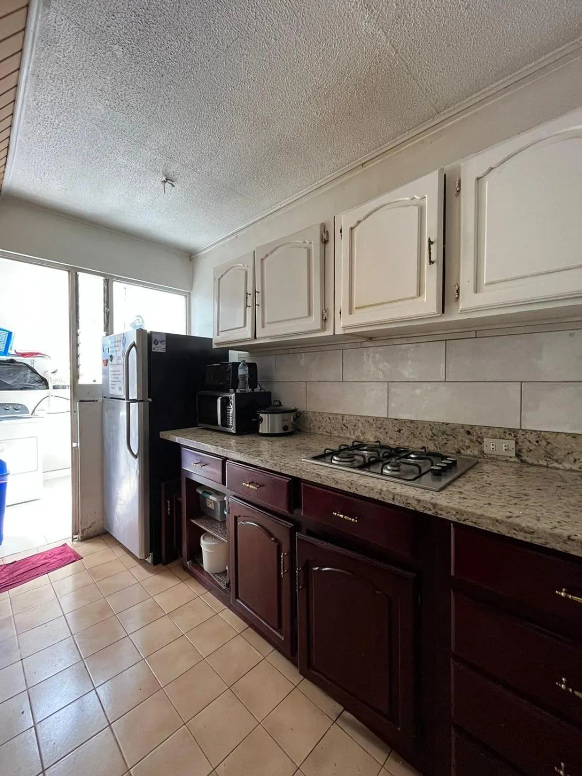 Kitchen or kitchenette in Gaudy's Hotel