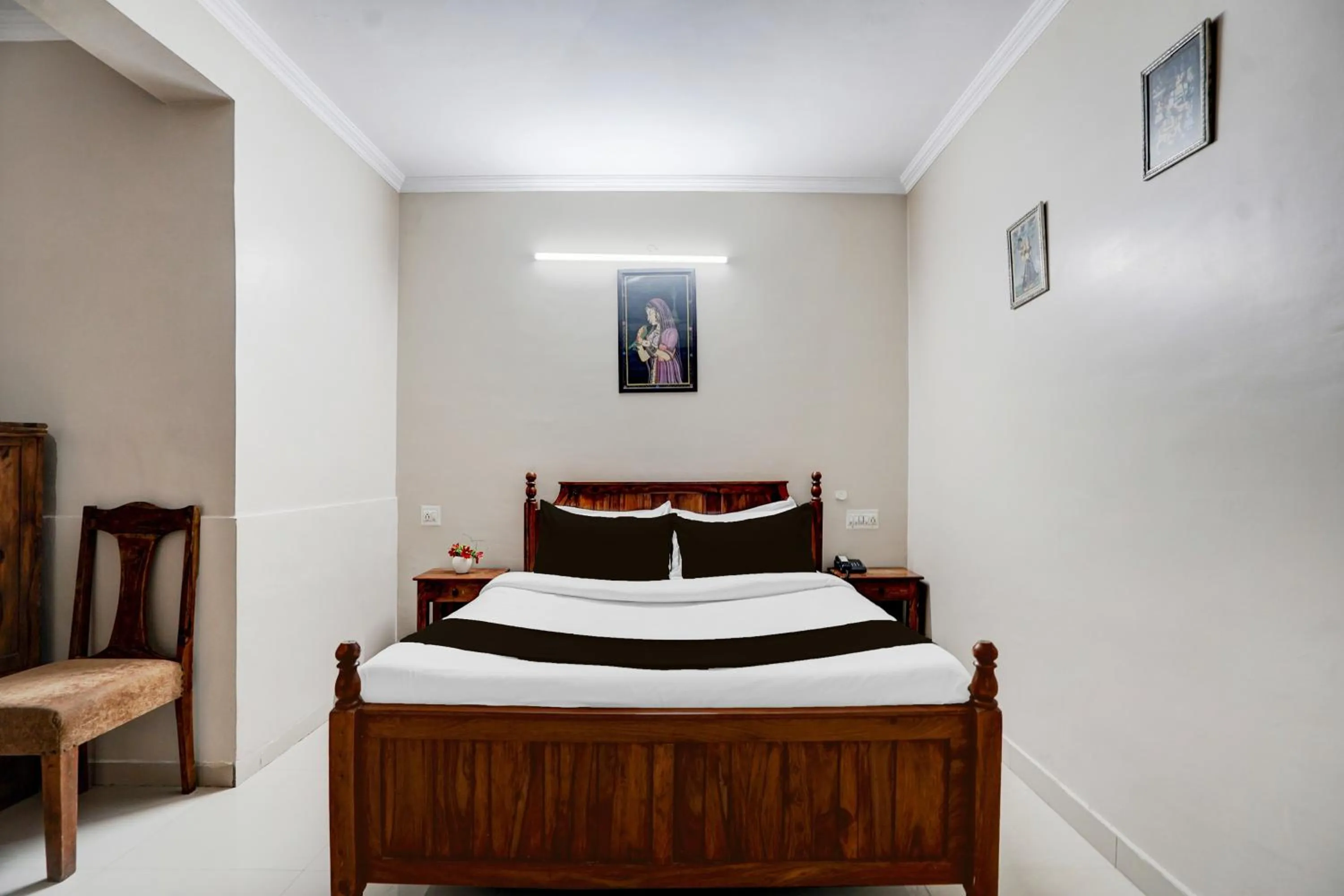 Bedroom, Bed in Super Townhouse Chandpole Metro Station Formerly Hotel Raghuraj Palace