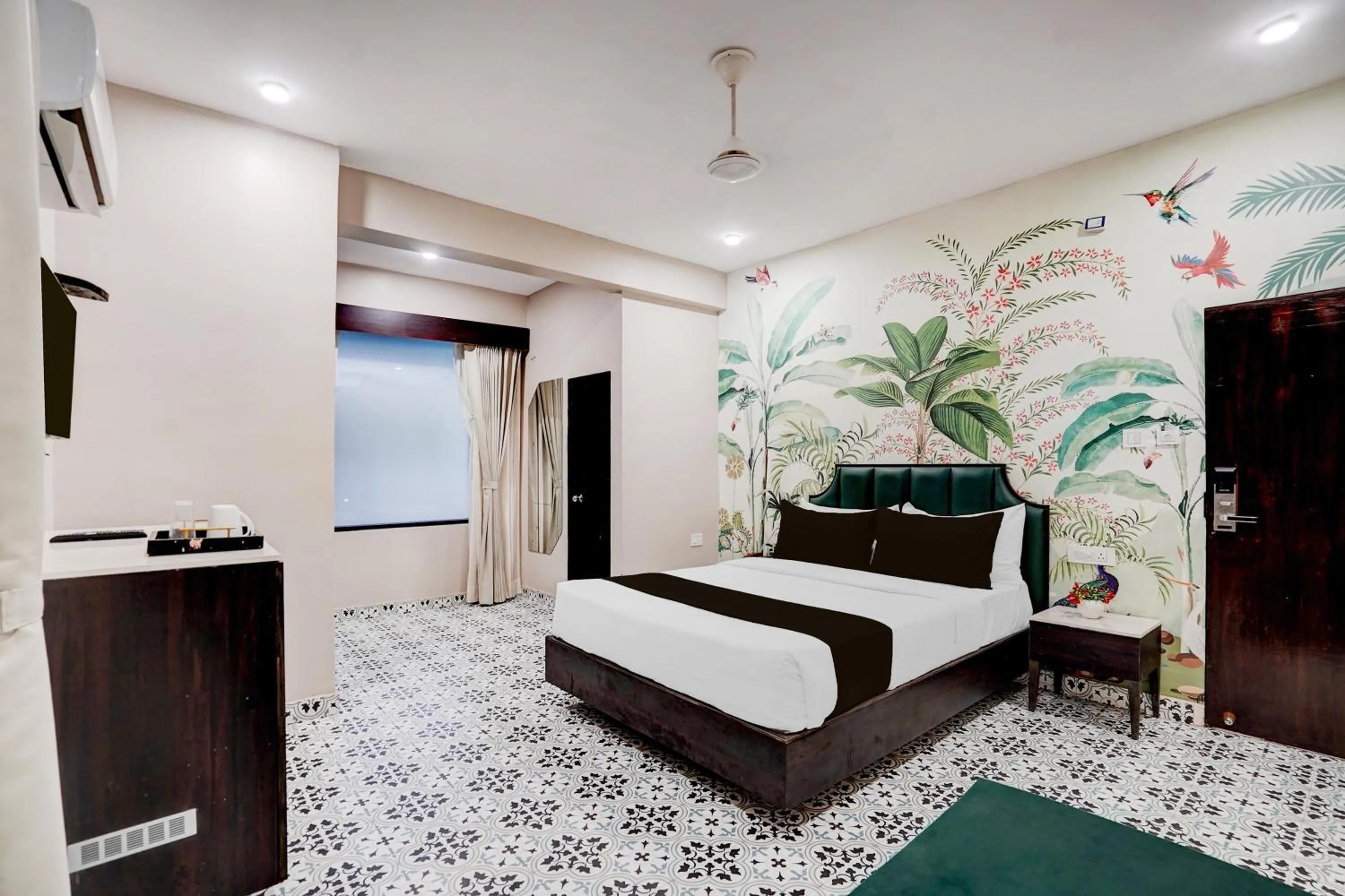 Bedroom, Bed in Super Townhouse Chandpole Metro Station Formerly Hotel Raghuraj Palace