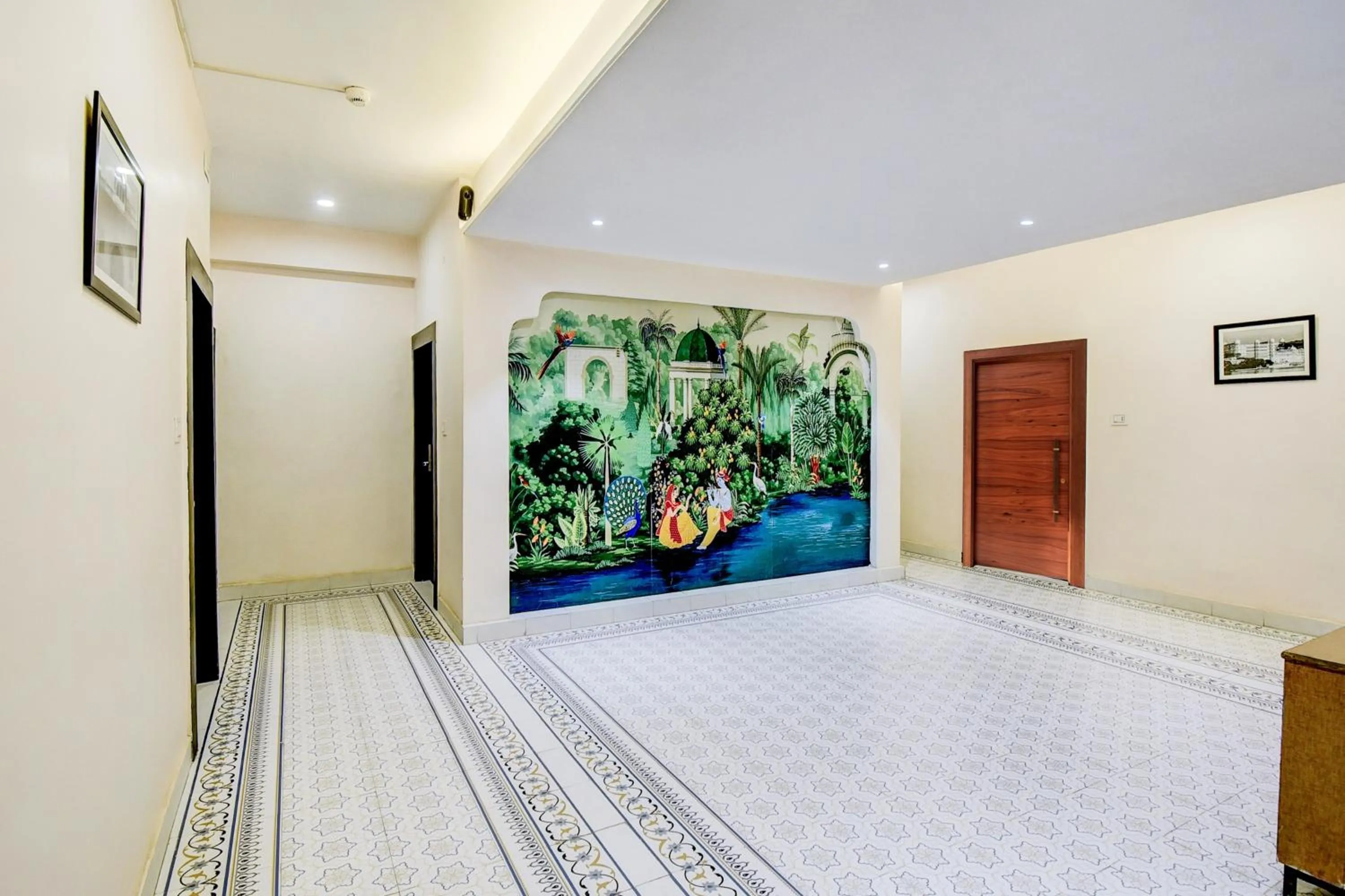 Lobby or reception, Bed in Super Townhouse Chandpole Metro Station Formerly Hotel Raghuraj Palace