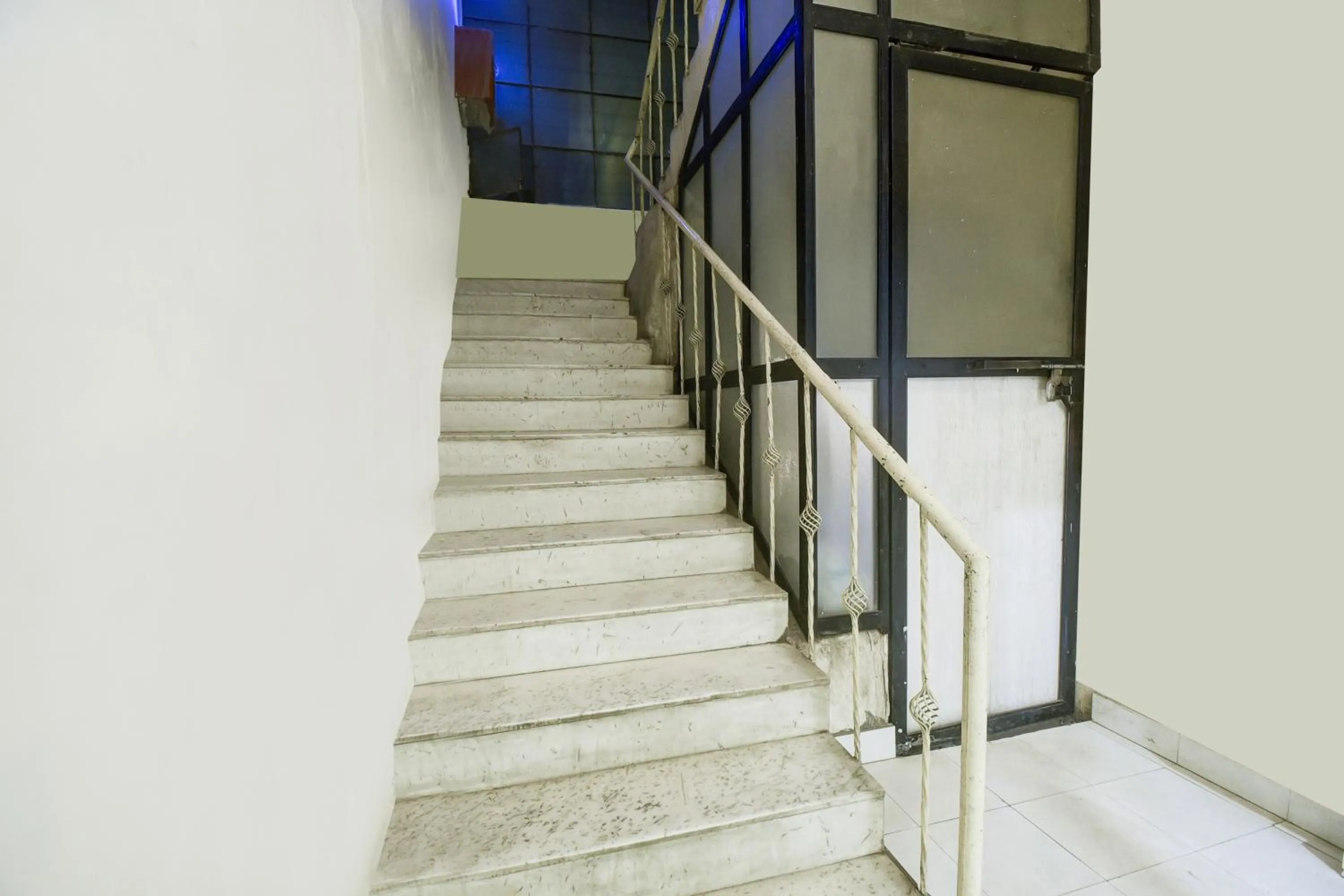 Facade/entrance in Super Townhouse Chandpole Metro Station Formerly Hotel Raghuraj Palace