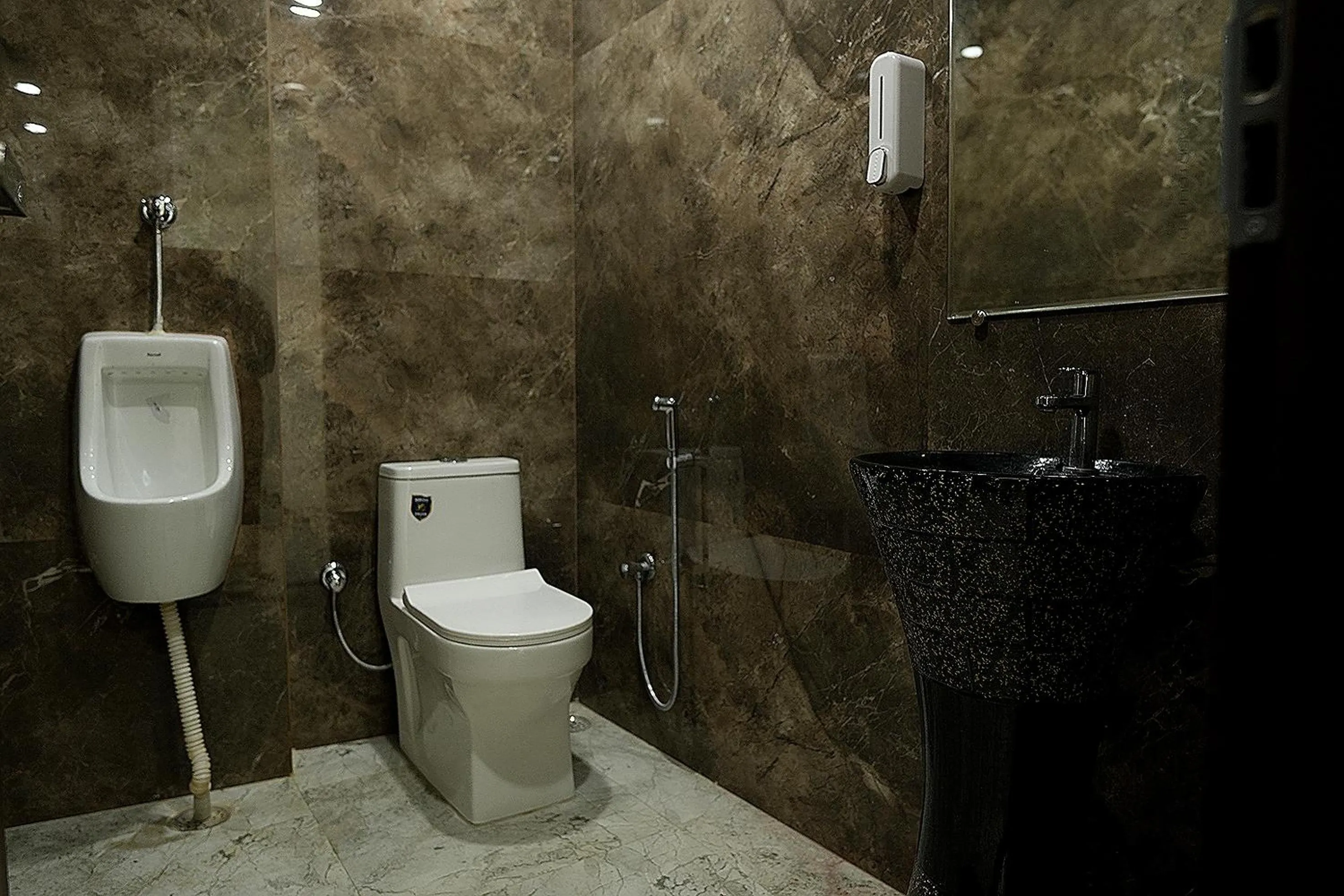 Toilet in Hotel Sunrise Ecostay