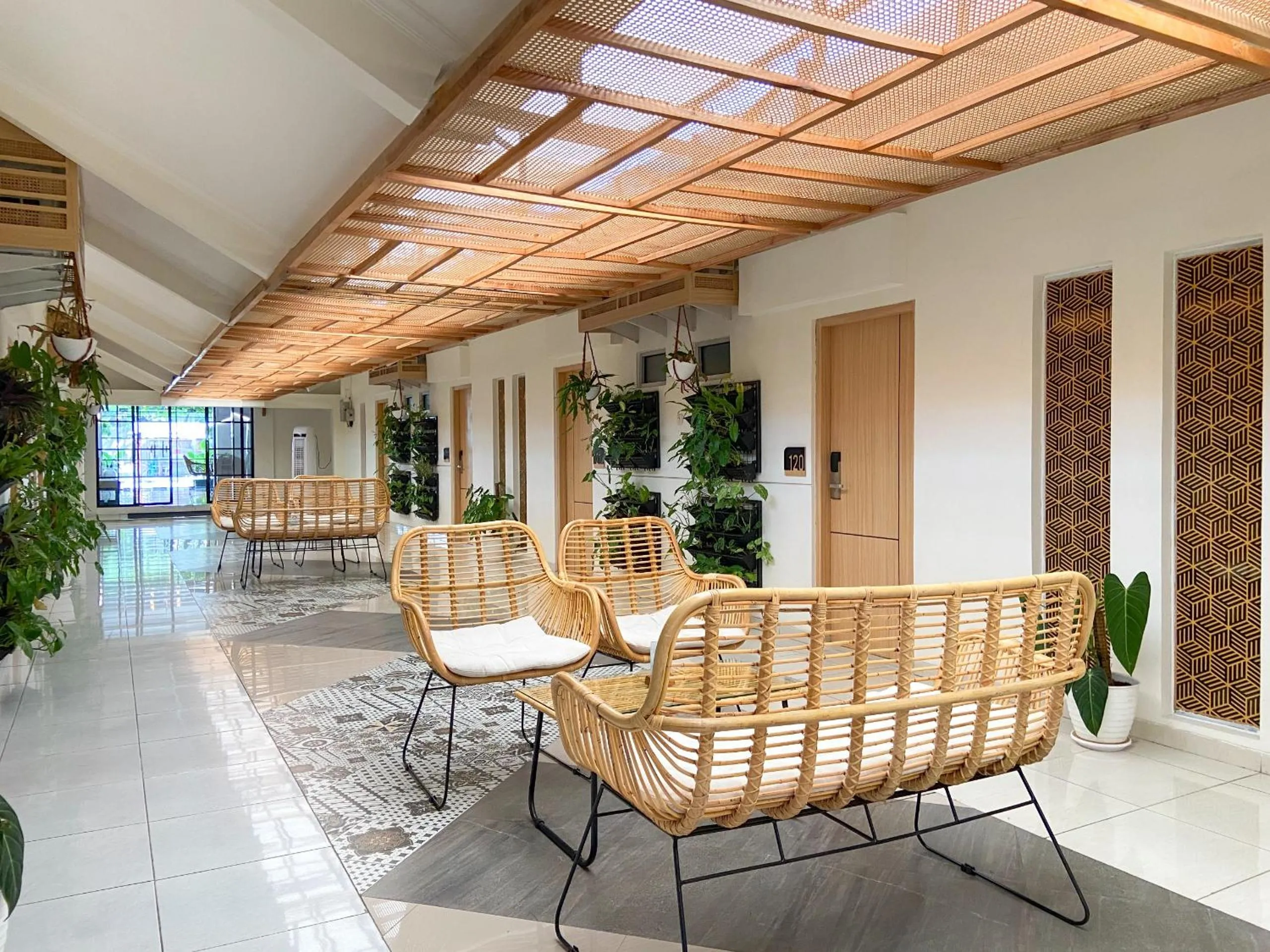 Lobby or reception in Masri Living by Daphna Management