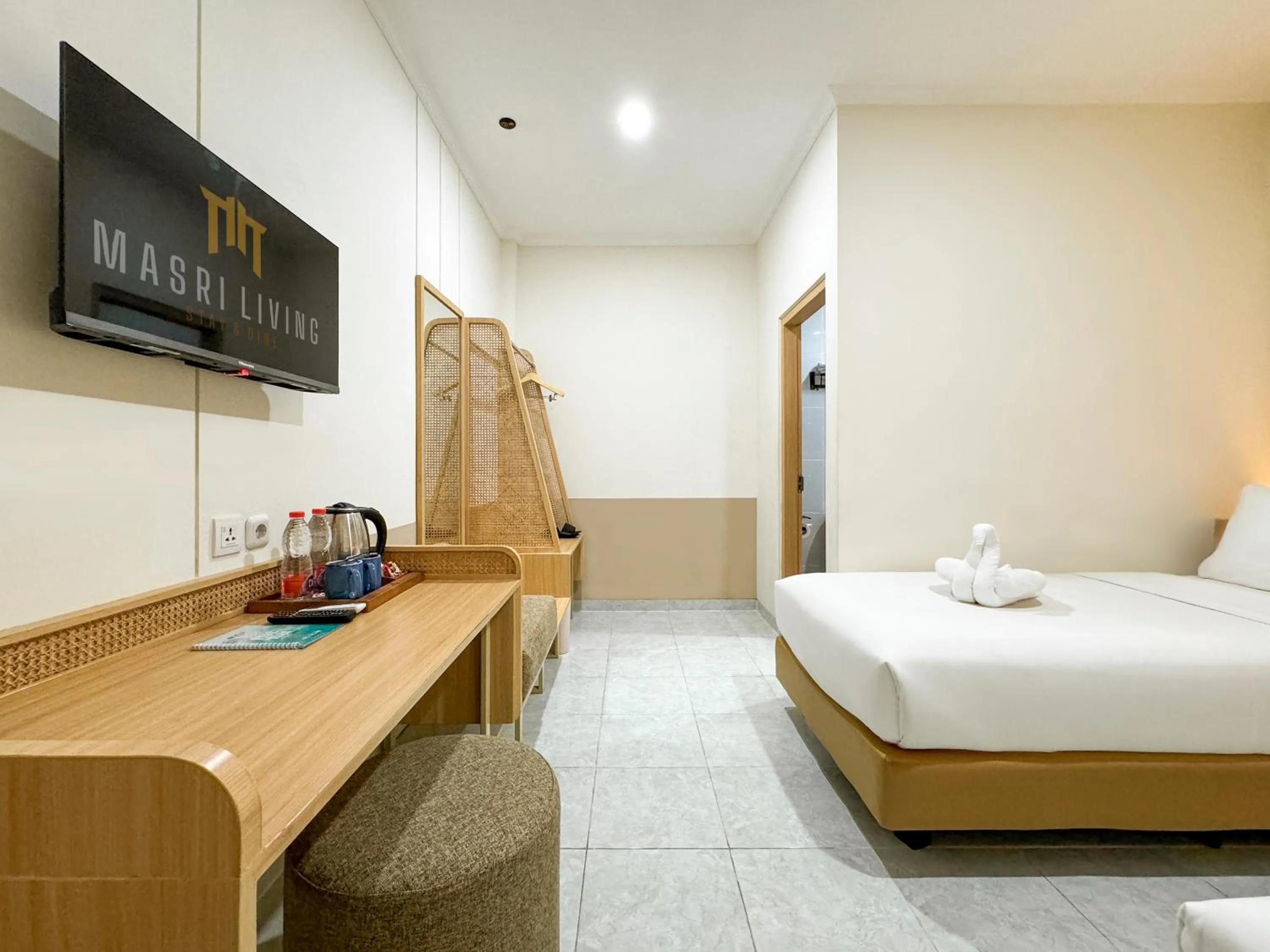 Bedroom, Bed in Masri Living by Daphna Management