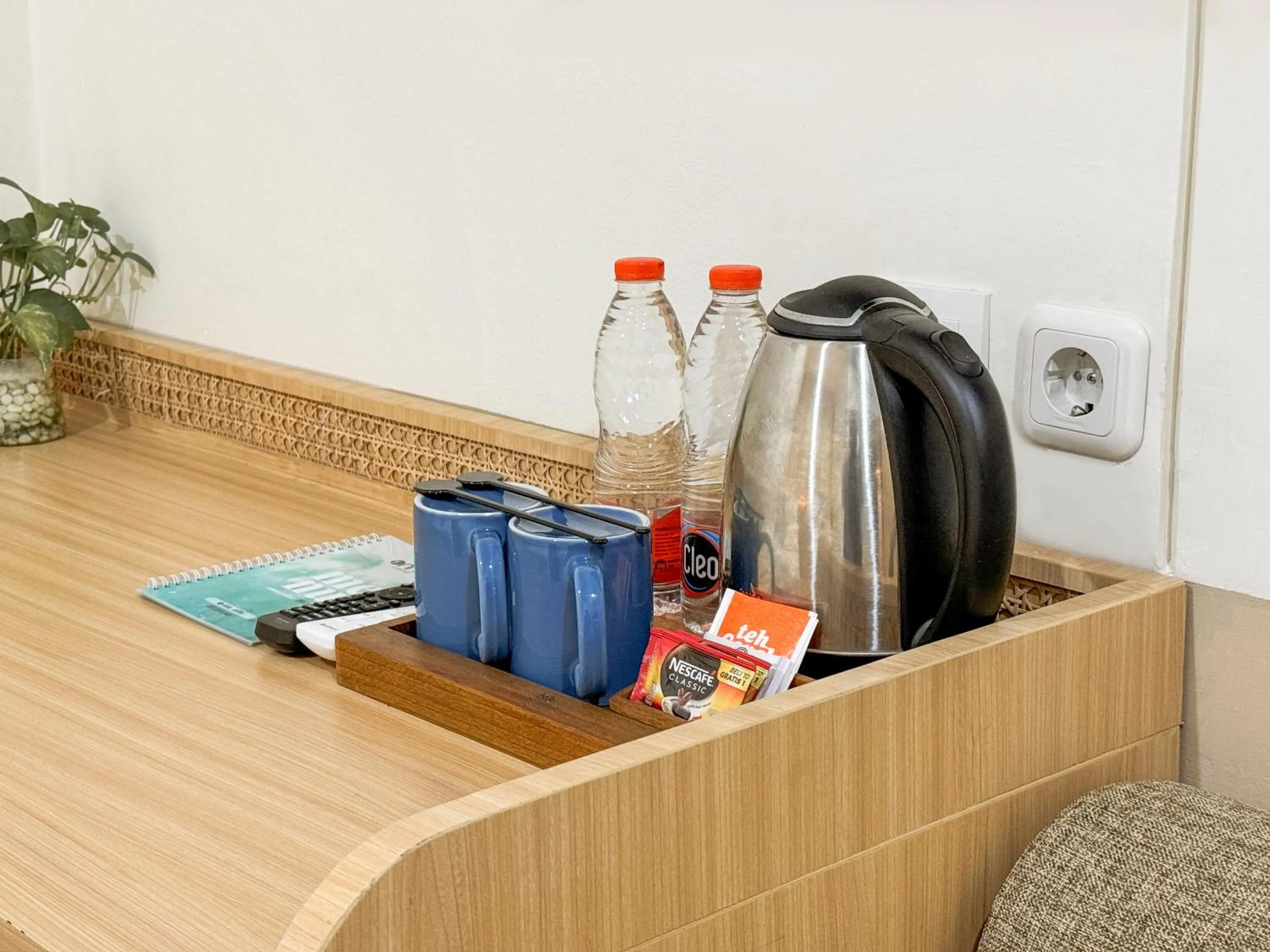 Coffee/tea facilities in Masri Living by Daphna Management