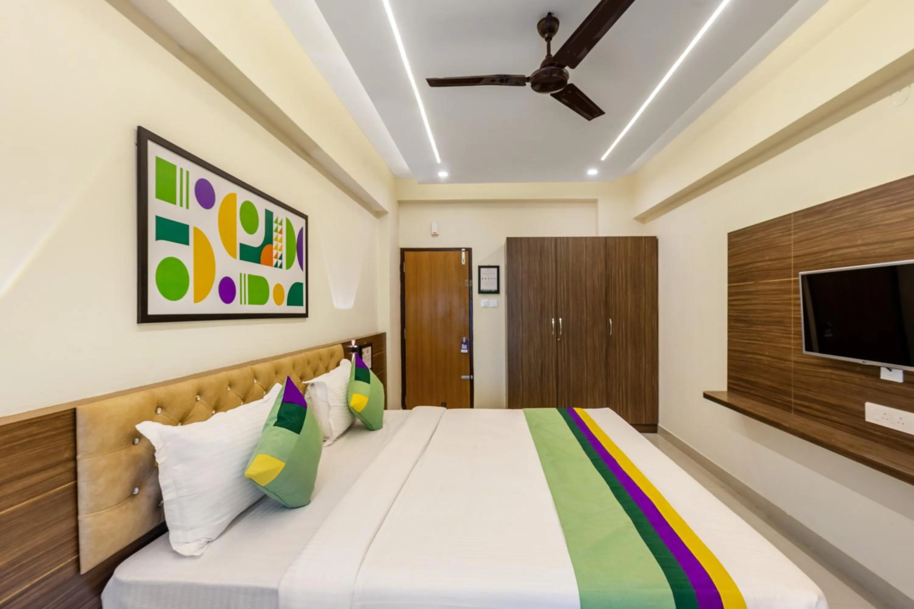 Bedroom, Bed in Treebo Sky City Grand, 5 Min From Mangalore Airport