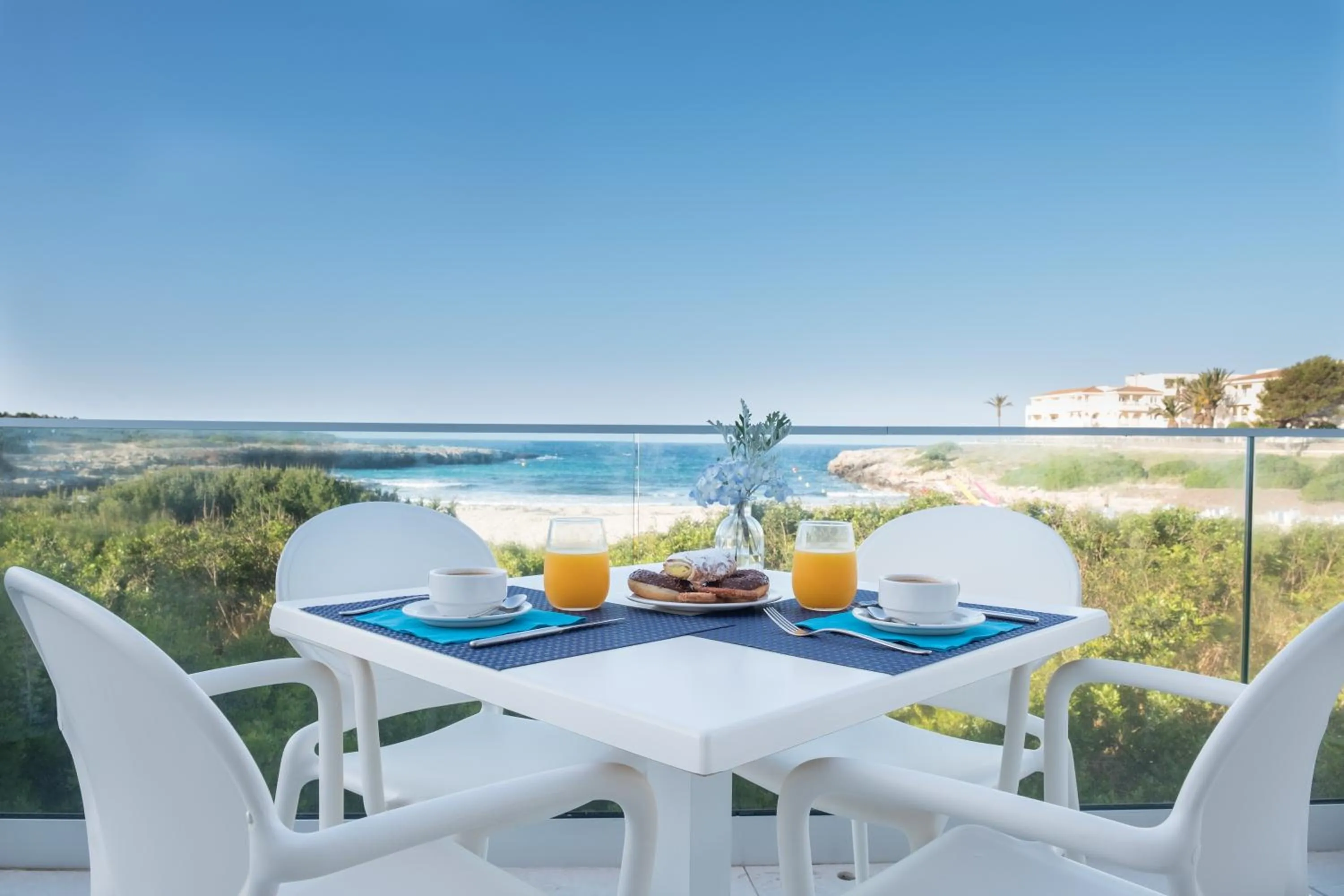 Restaurant/places to eat in FERGUS Style Carema Beach