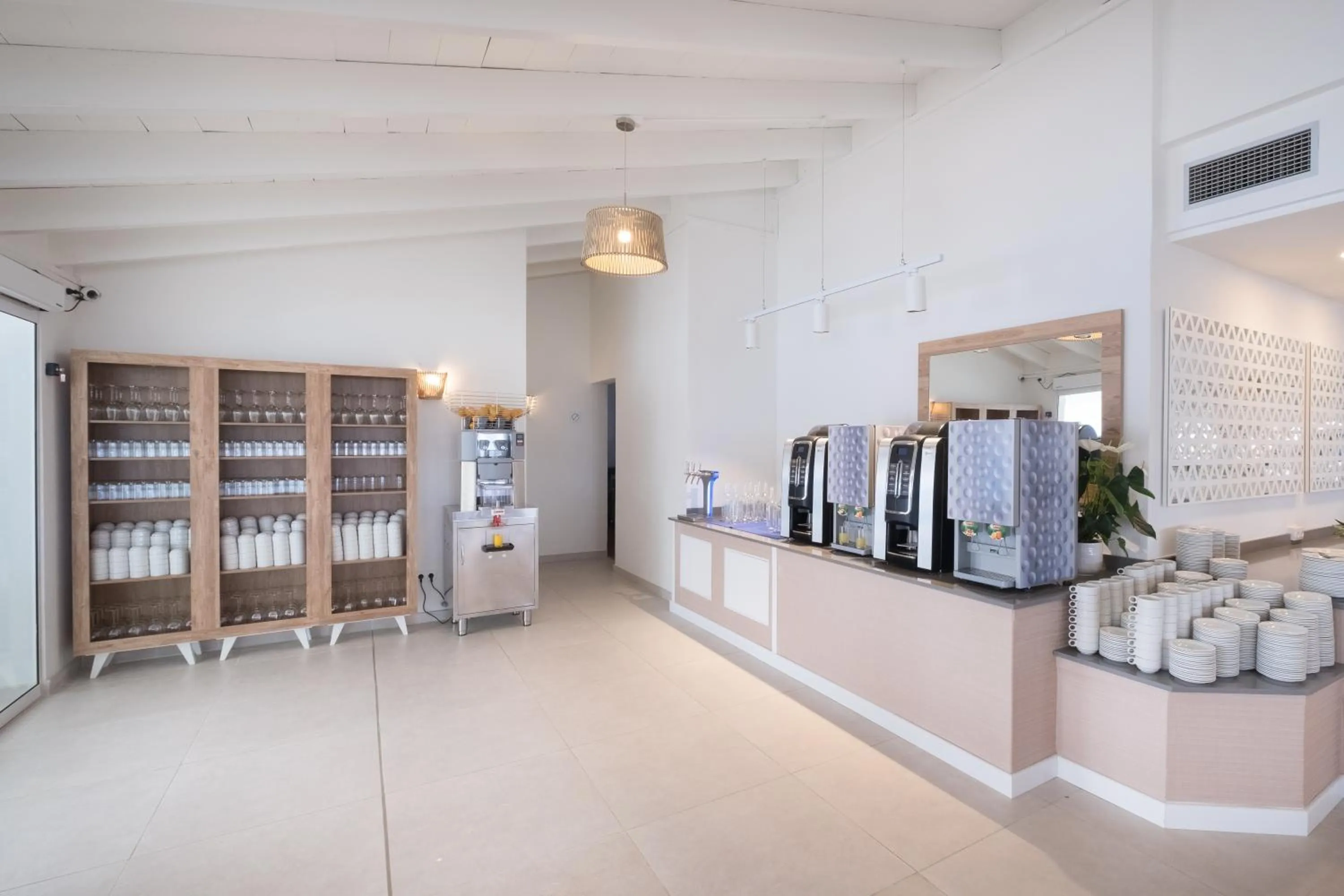 Restaurant/places to eat in FERGUS Style Carema Beach