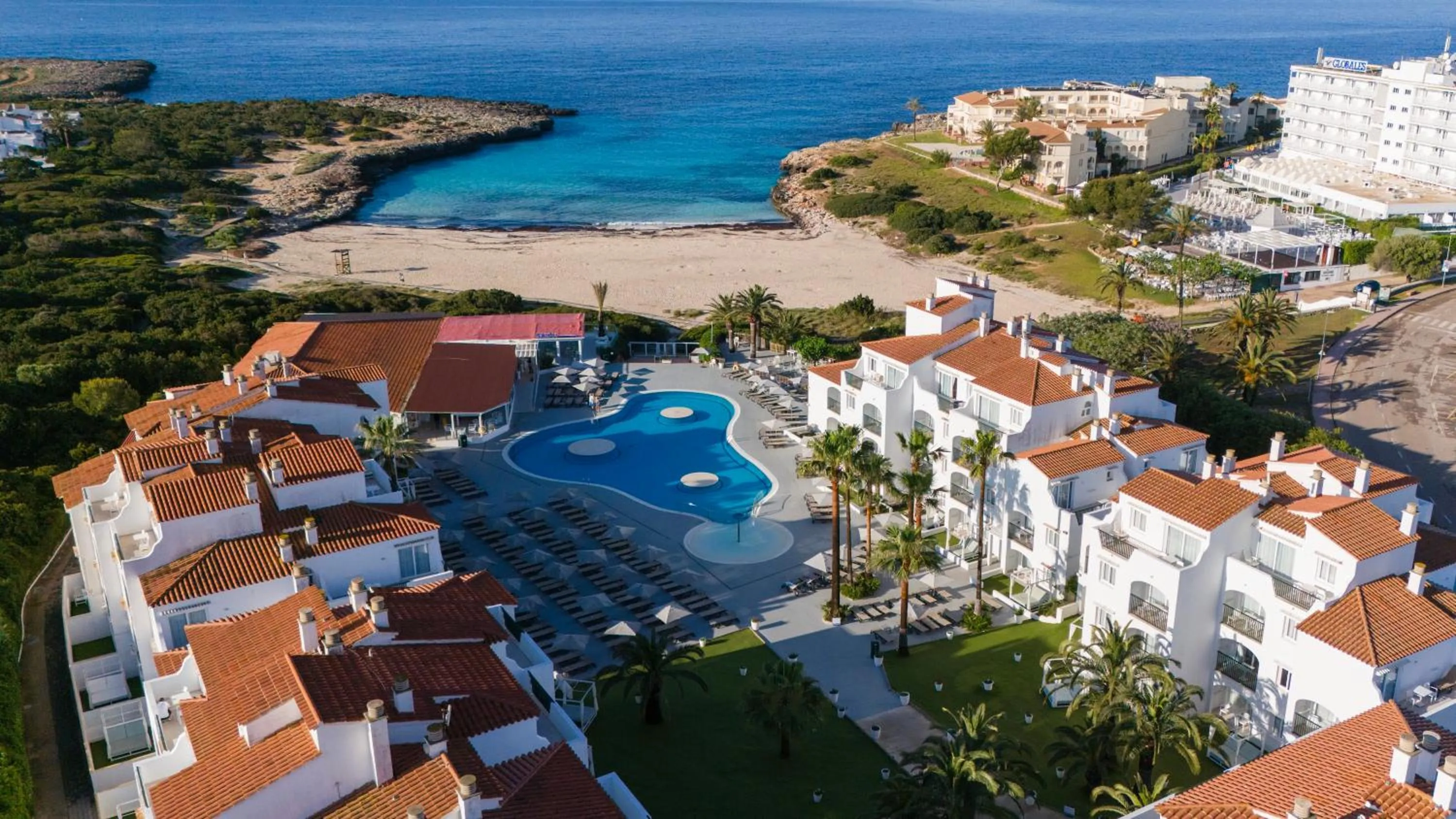 Bird's eye view in FERGUS Style Carema Beach