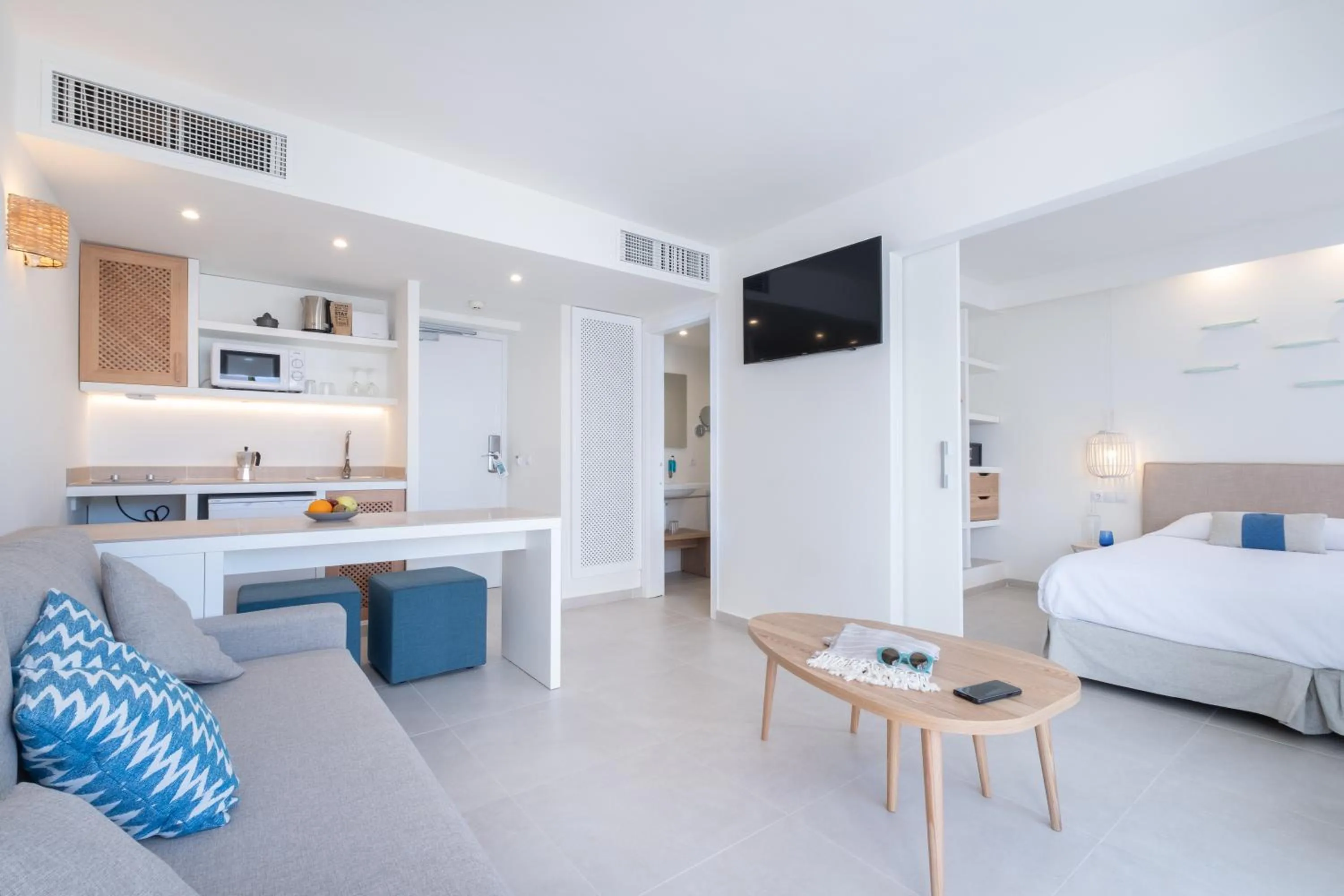 Kitchen or kitchenette, Bed in FERGUS Style Carema Beach