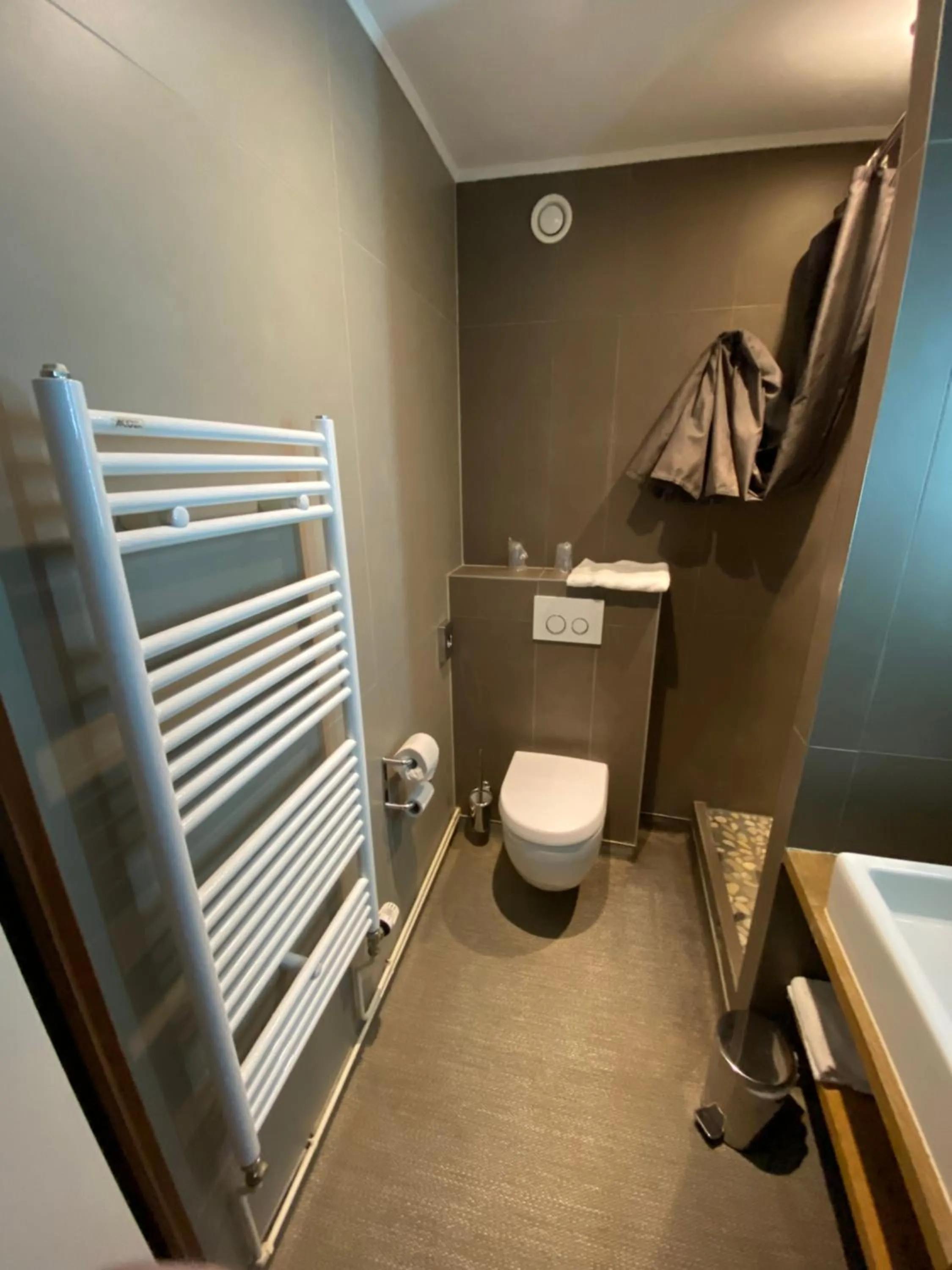 Shower in Enzo Hôtels - ST Eloy Metz Amneville By Kyriad Direct