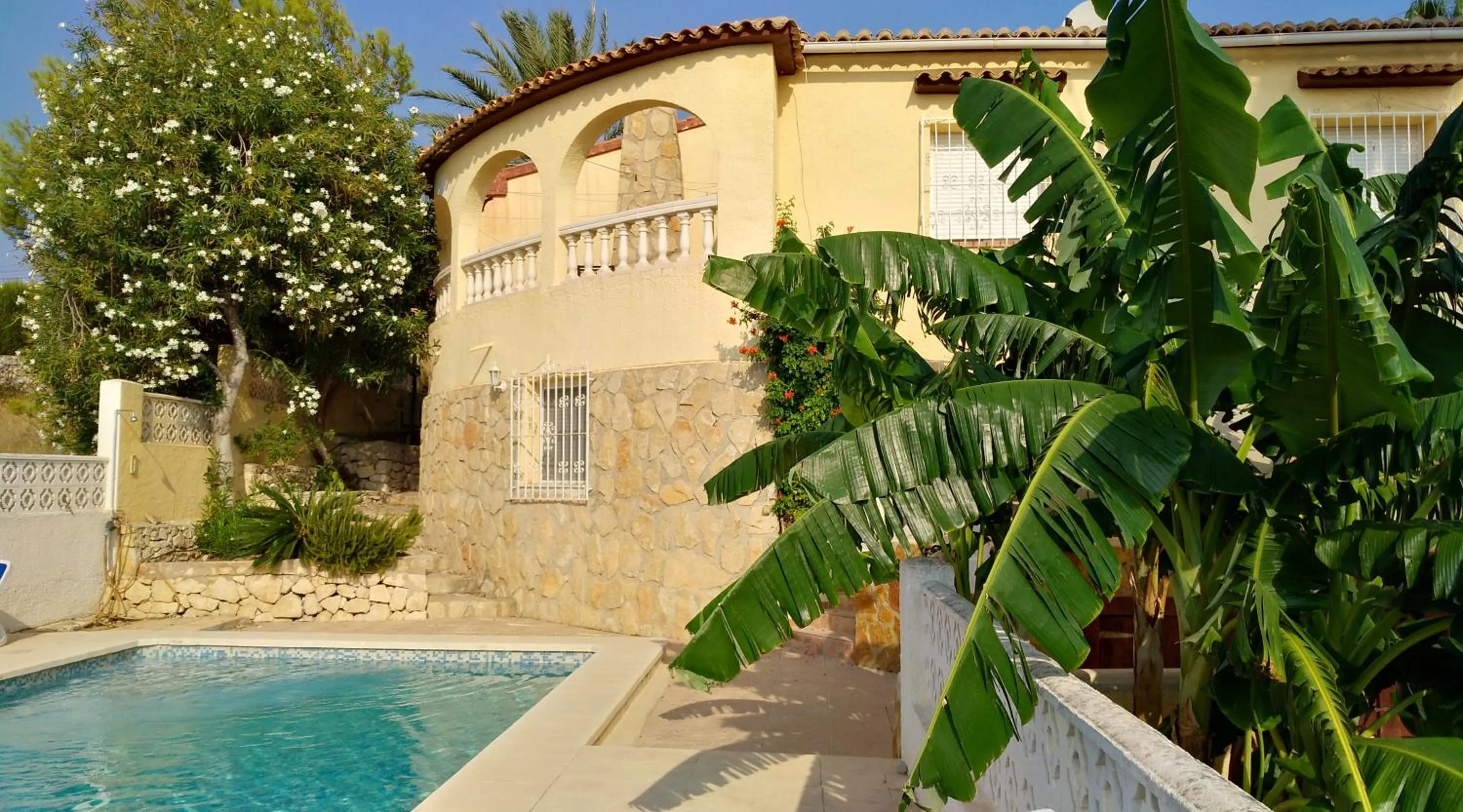 Property building in Villa Romeo