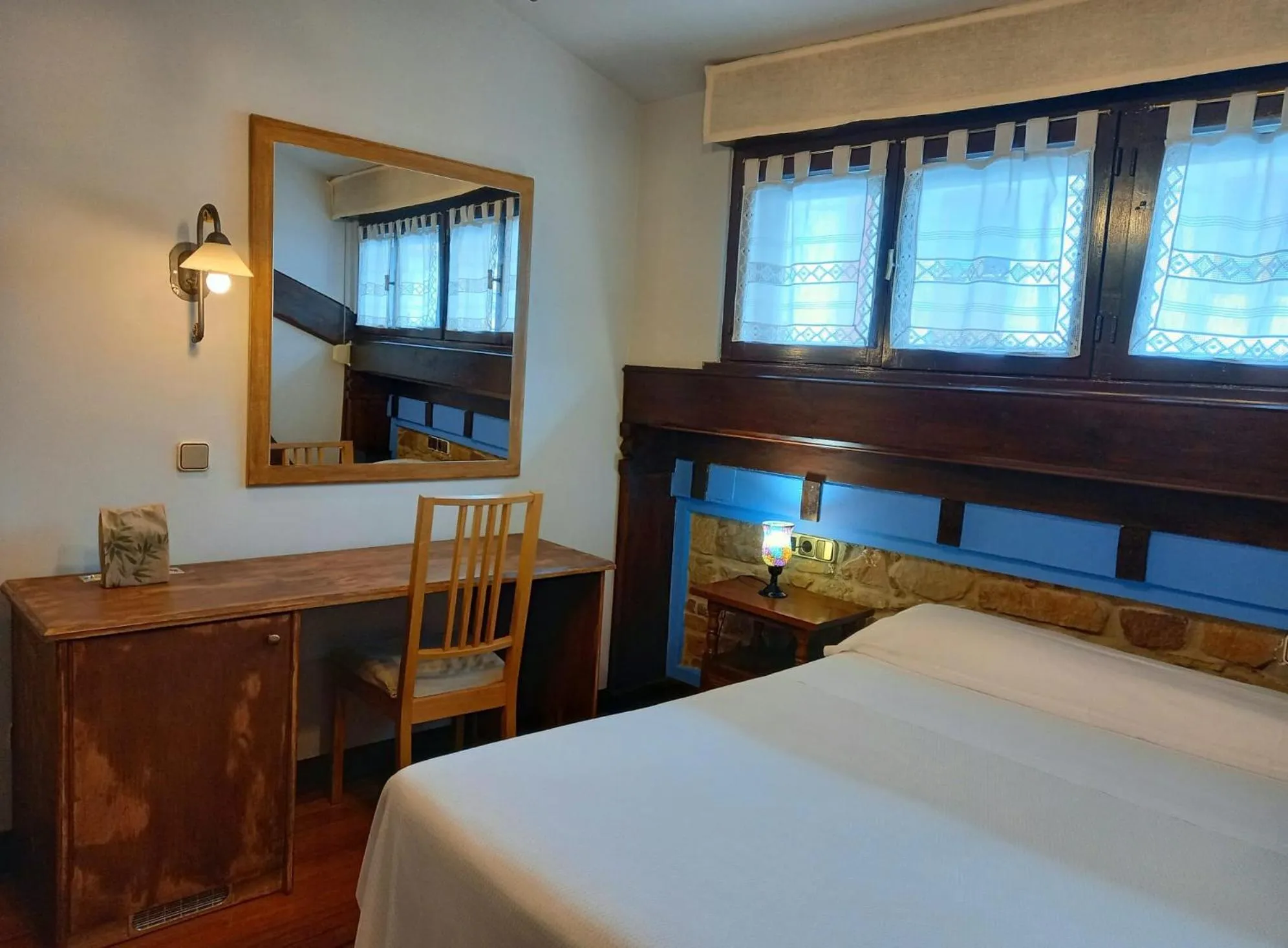 Bathroom, Bed in Hotel Eutimio