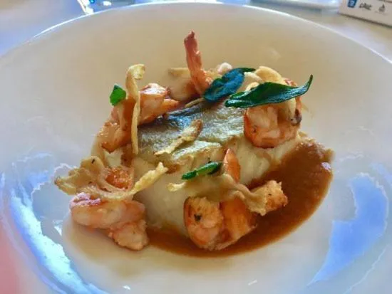 Restaurant/places to eat in Hotel Eutimio