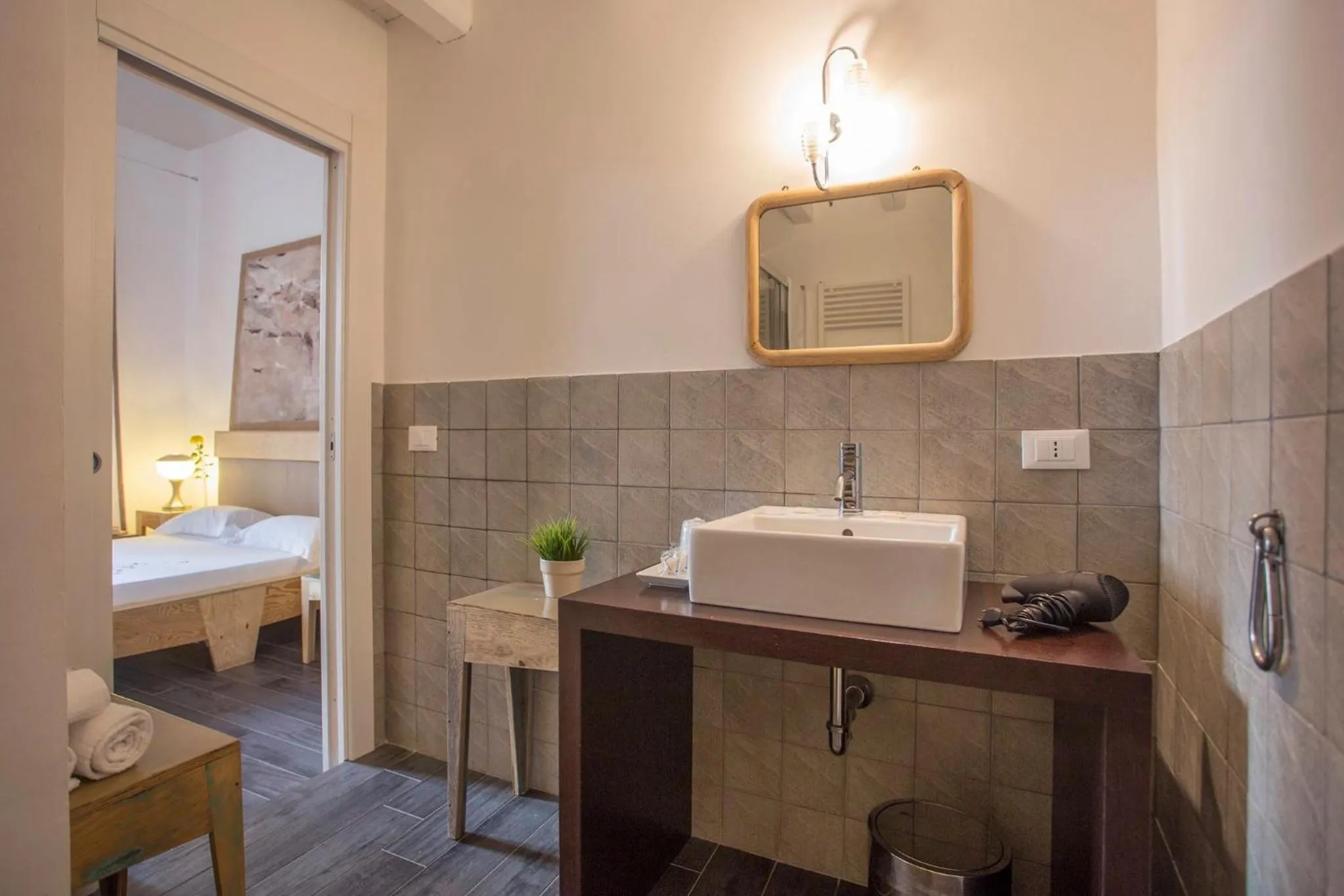 Bathroom, Bed in AQUAROOMS Suites