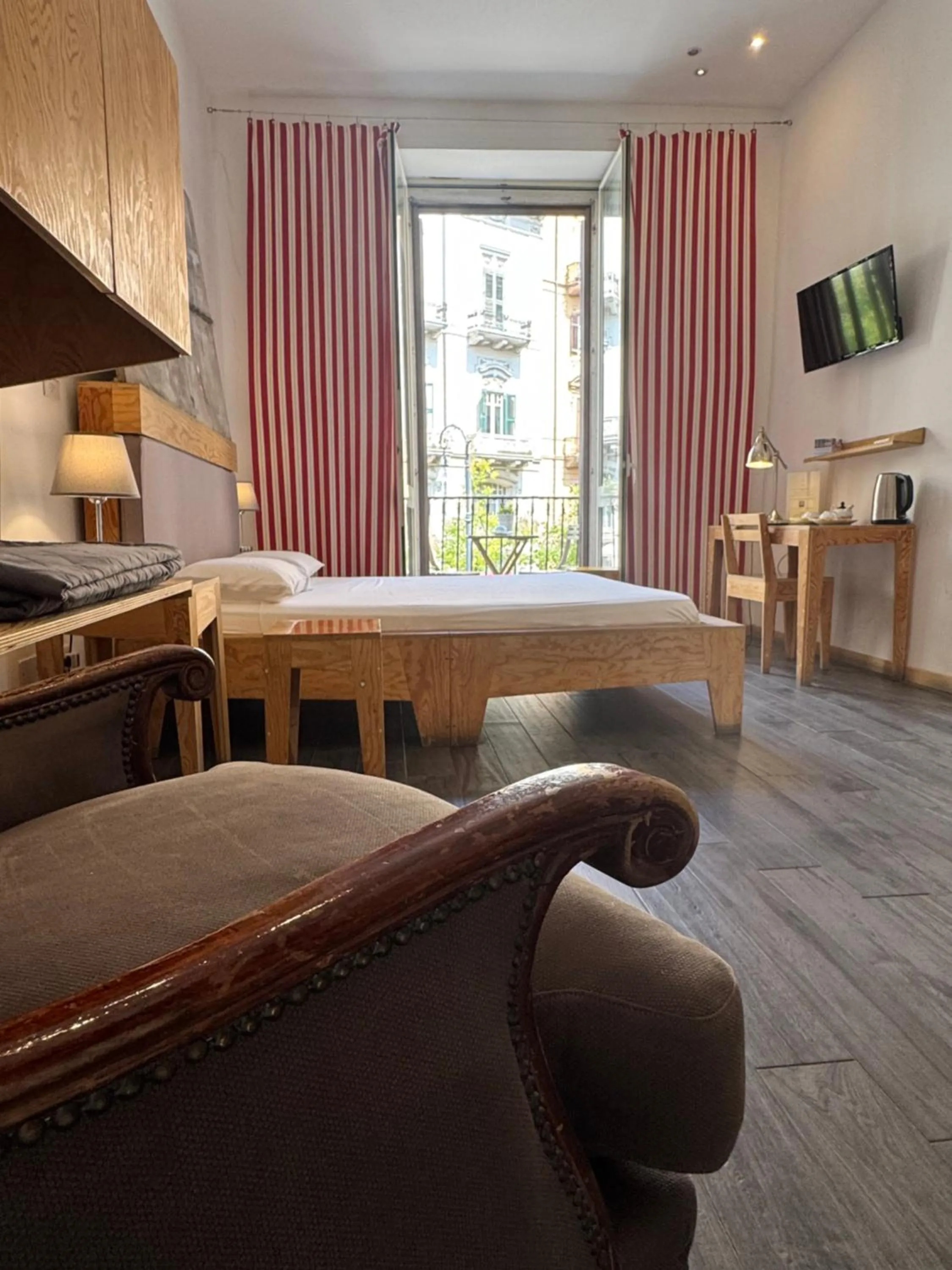 Bed in AQUAROOMS Suites