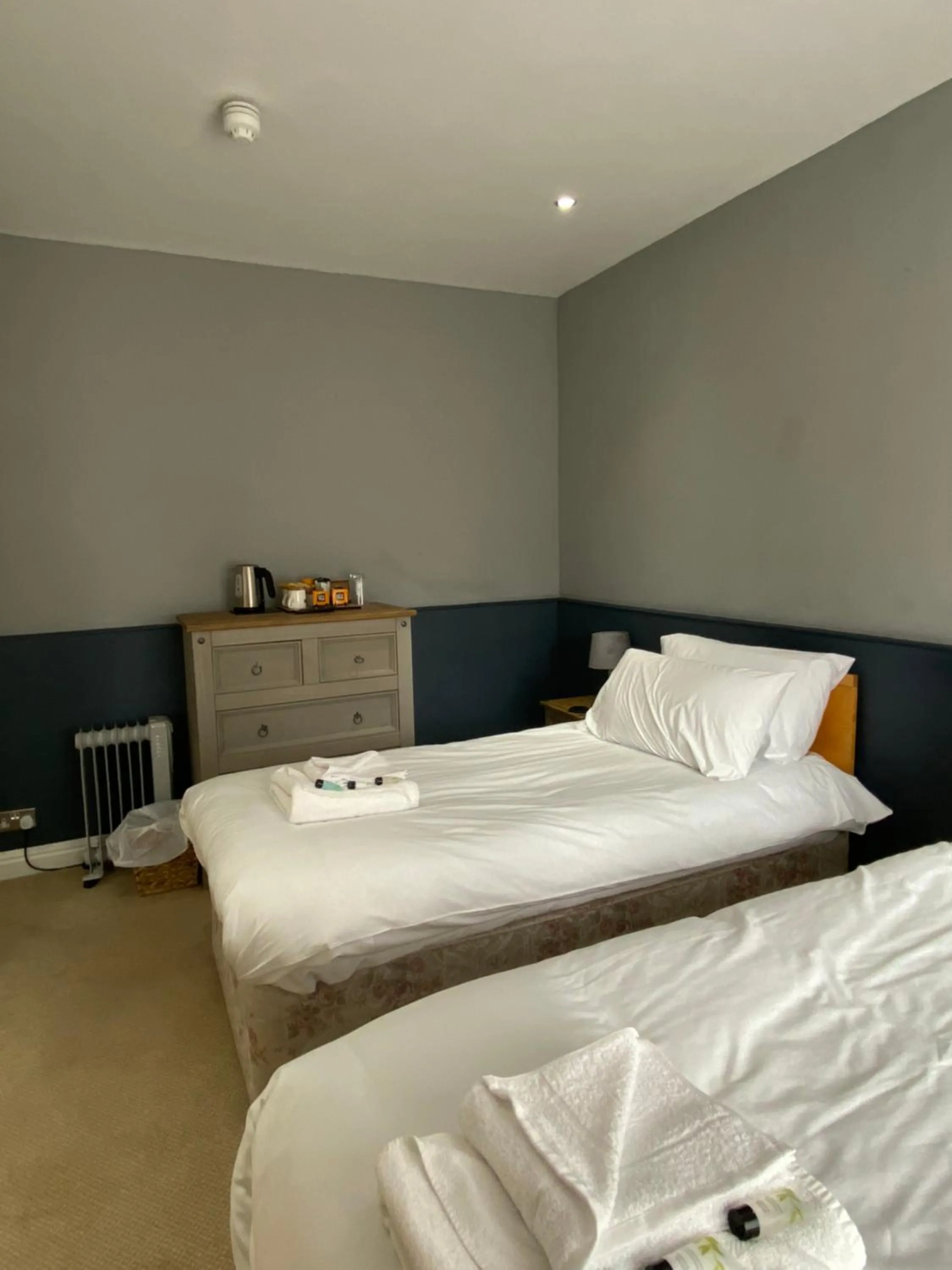 Bedroom, Bed in Jubilee Inn