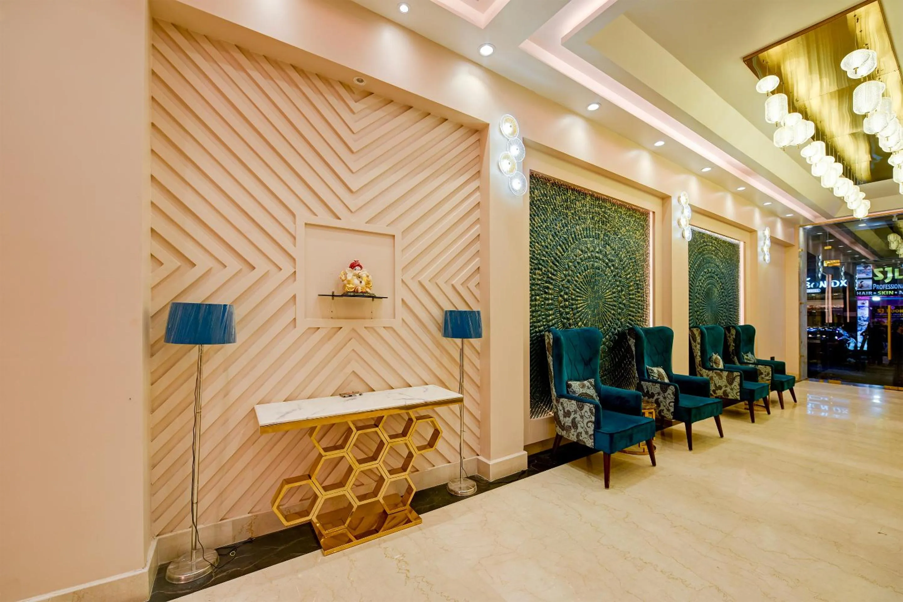 Lobby or reception in The Pearl Plaza Hotel in City Centre - Near New Delhi Railway Station