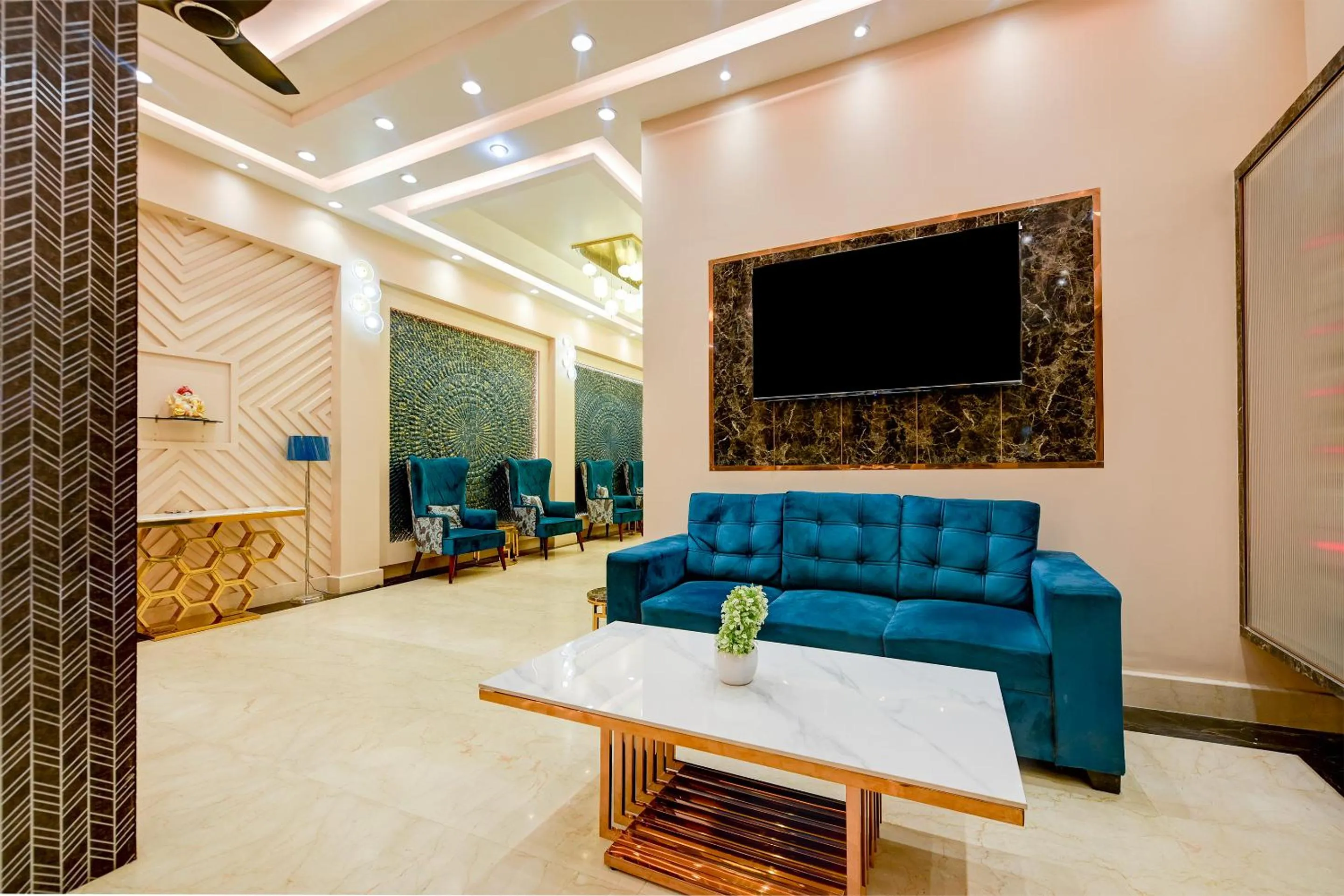 Lobby or reception in The Pearl Plaza Hotel in City Centre - Near New Delhi Railway Station